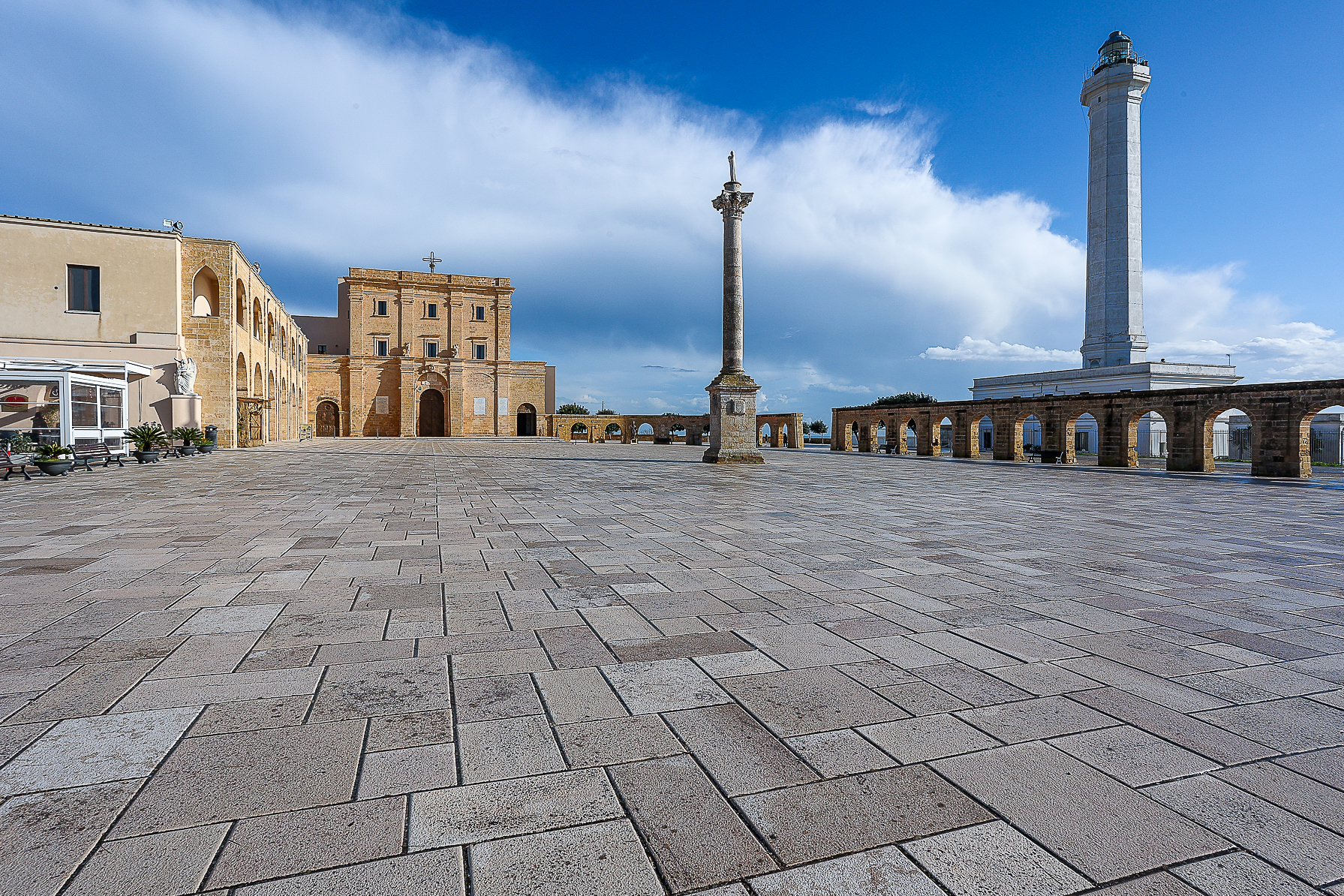 Leuca,la Chiesa.lobelisco della Madonnina.Il Faro.