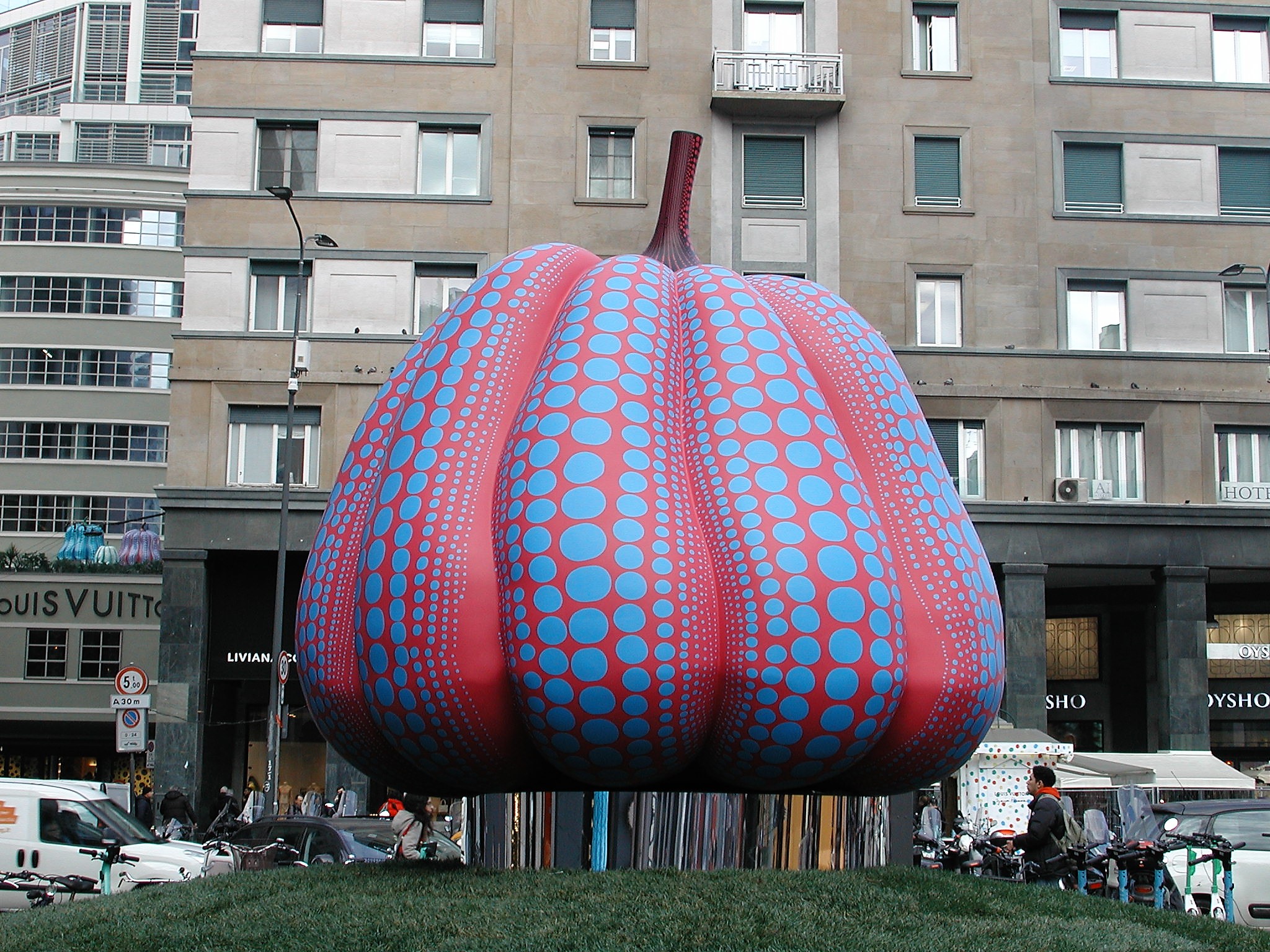 Ortaggi alieni atterrati in San Babila