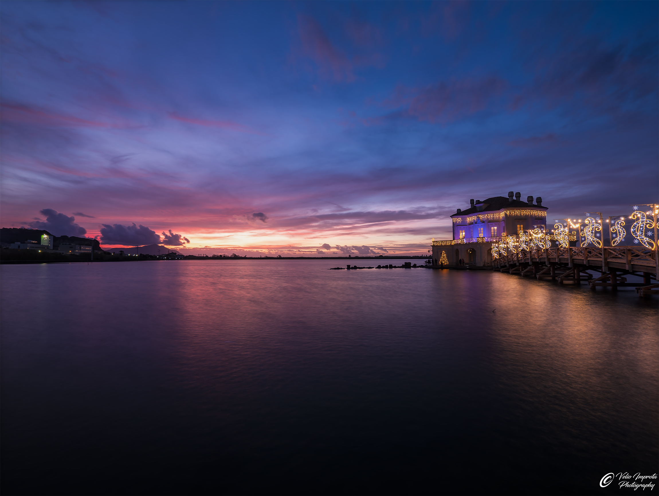 Le casina brilla al tramonto