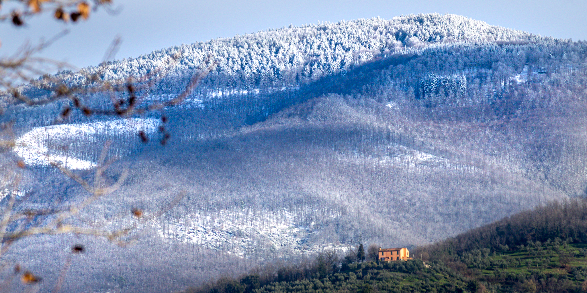 The first snow on the Pistoia mountains
