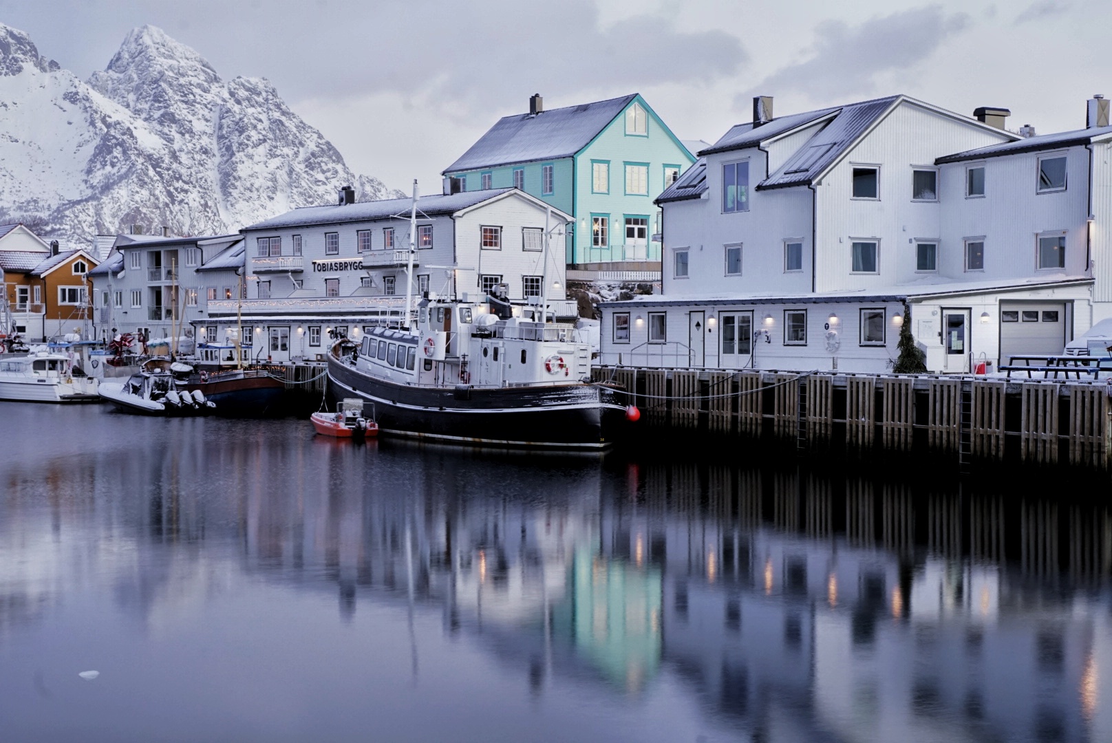 Sunrise in Henningsvaer
