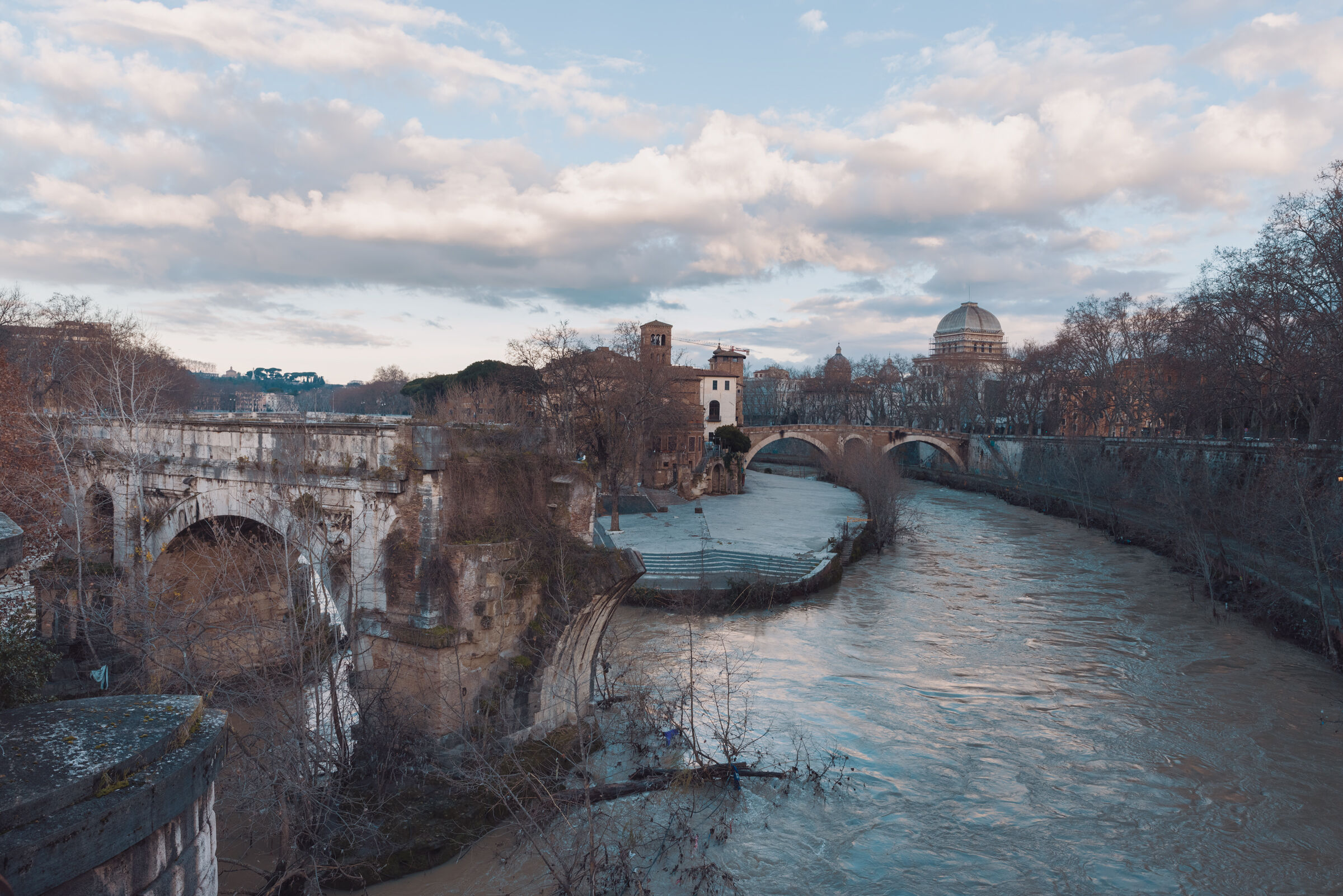 "Er broken bridge and the Tiber island