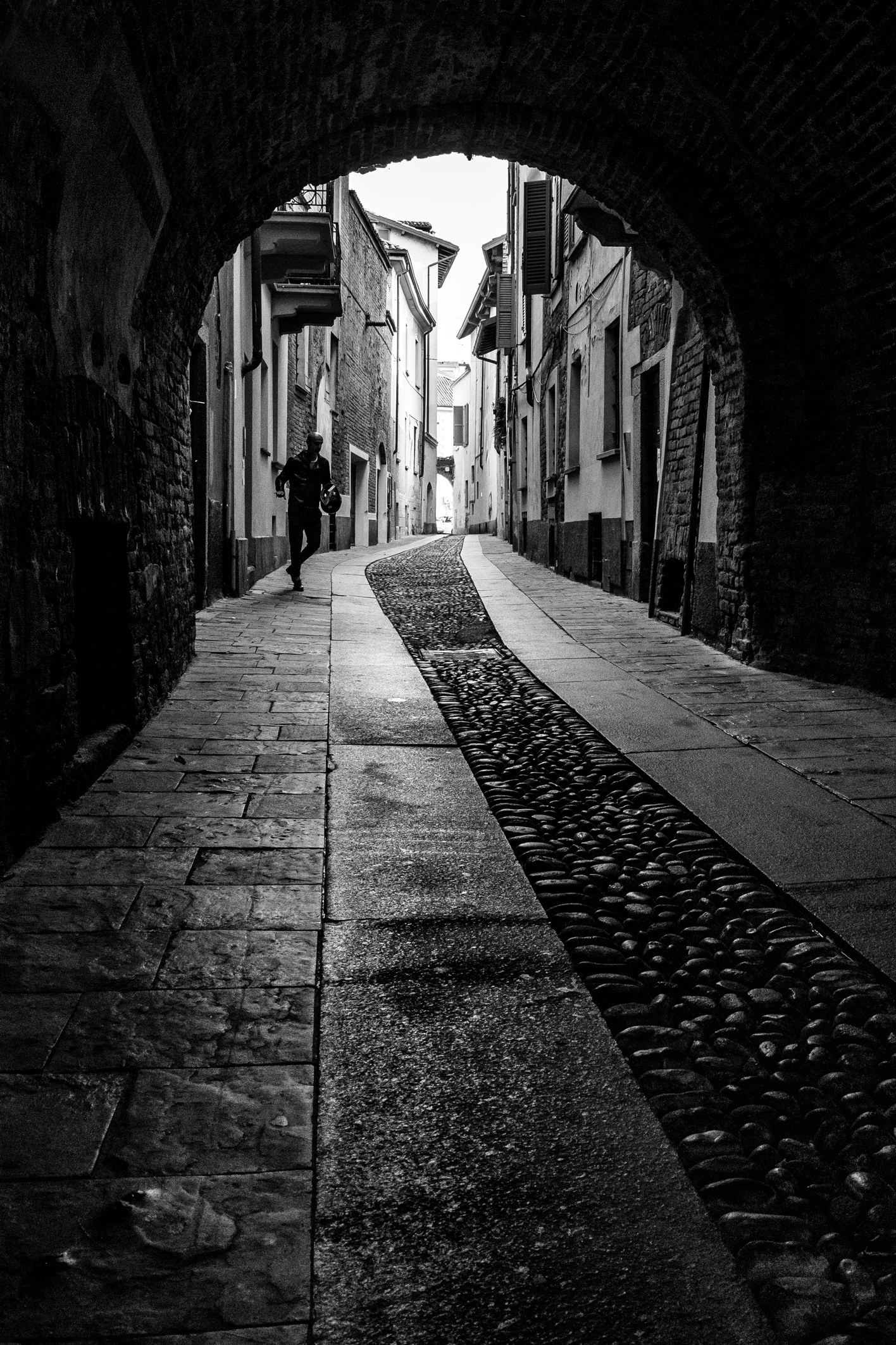 Pavia - Via dei Longobardi - B&W