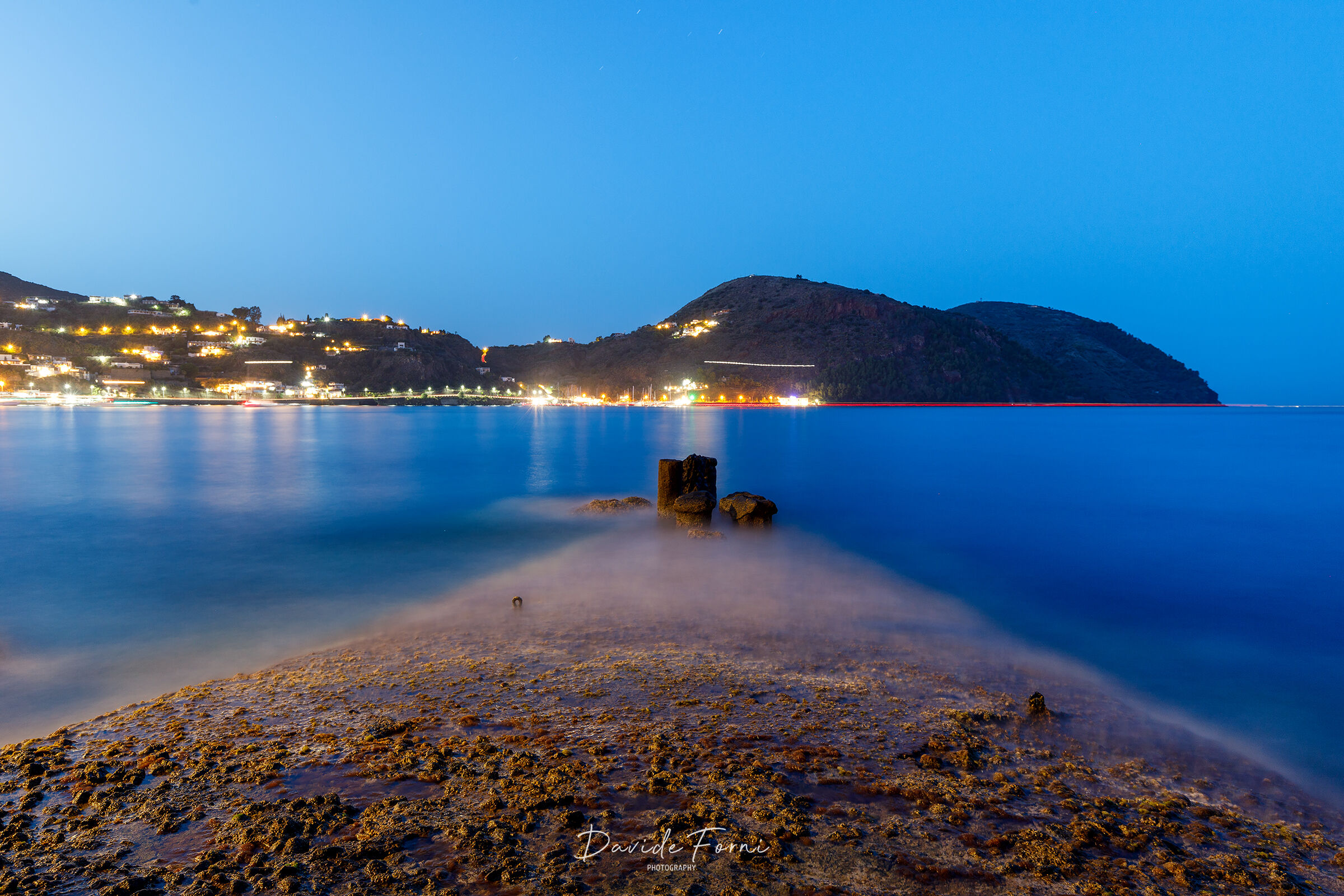 Isola di Lipari, ora blu nei pressi di Marina Lunga