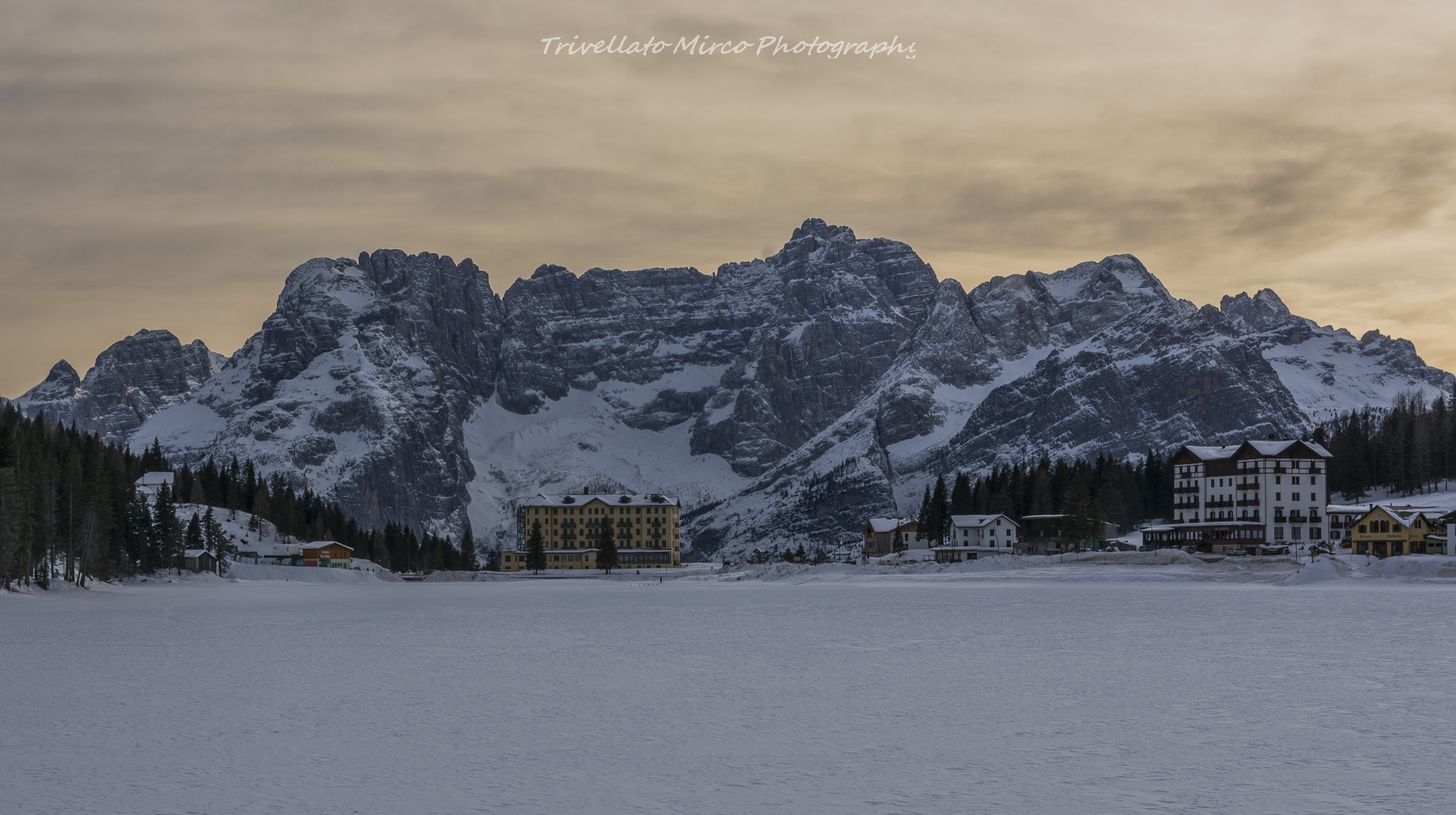 Lago di Misurina e il Sorapiss sullo sfondo