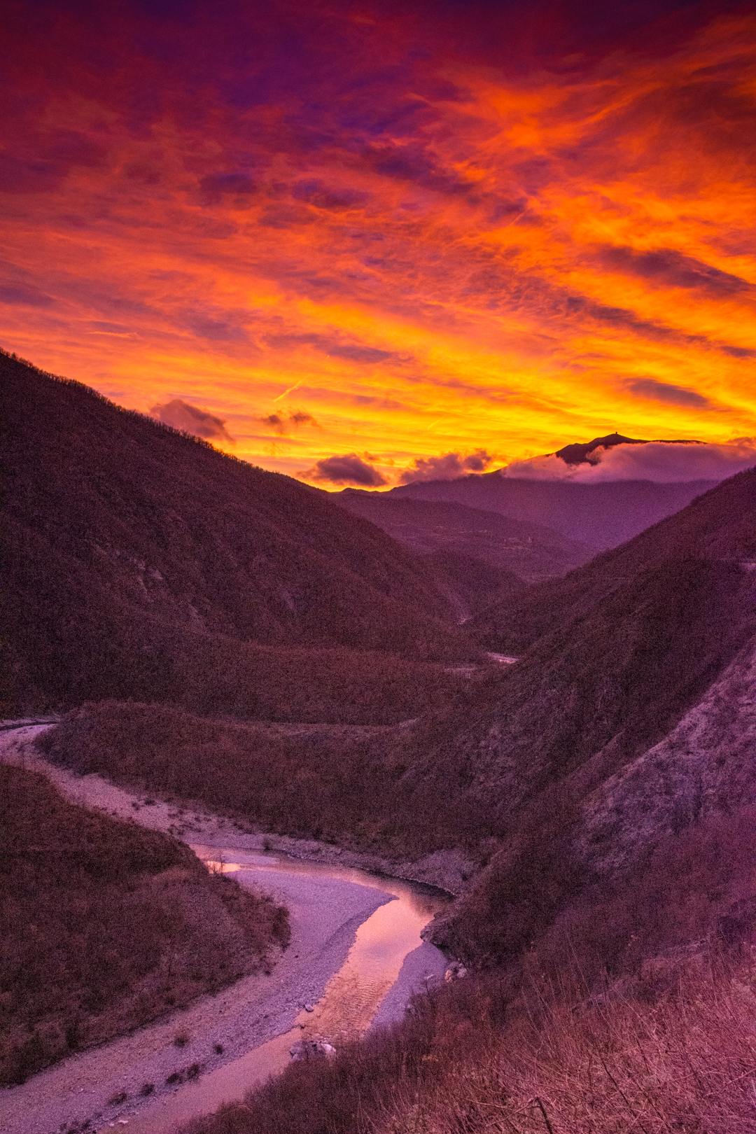 Cielo rosso su Rovaiola (pc)