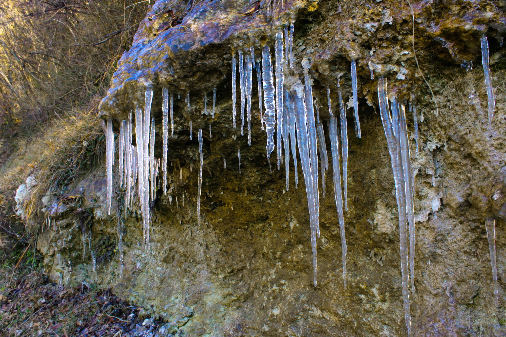 Ghiaccio mese di novembre a 200 MT di altitudine a Zove
