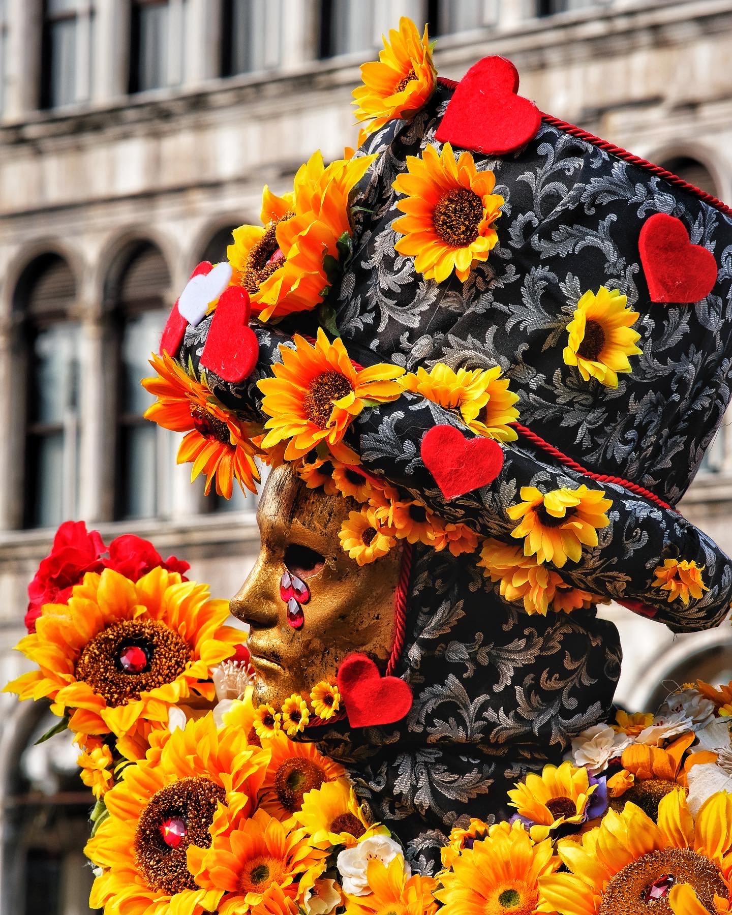 Man Who wears flowers 2