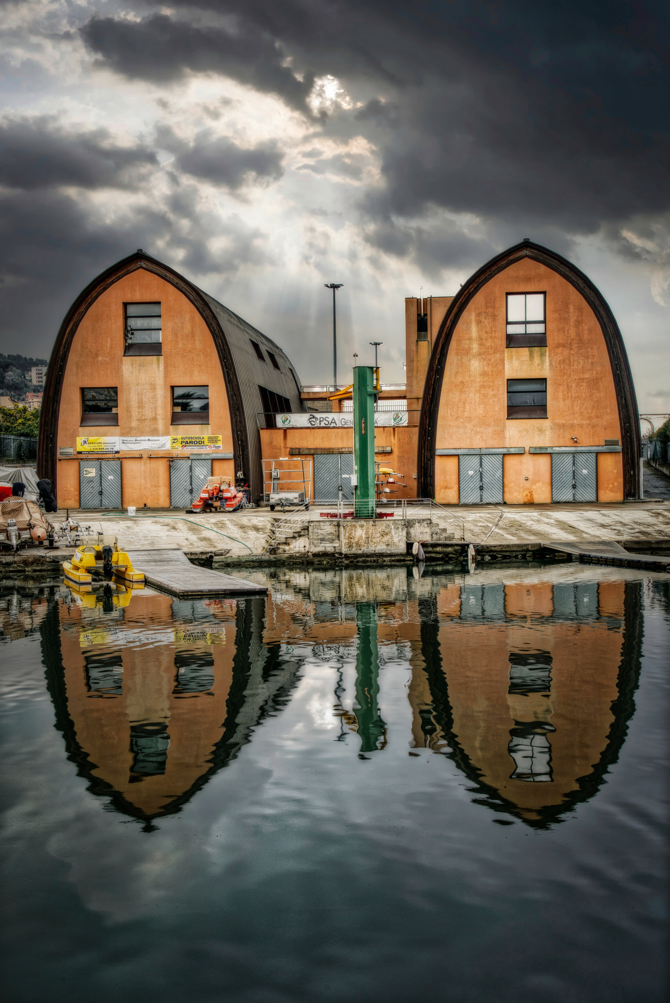 Riflessi a Genova-Pra....my dark mood