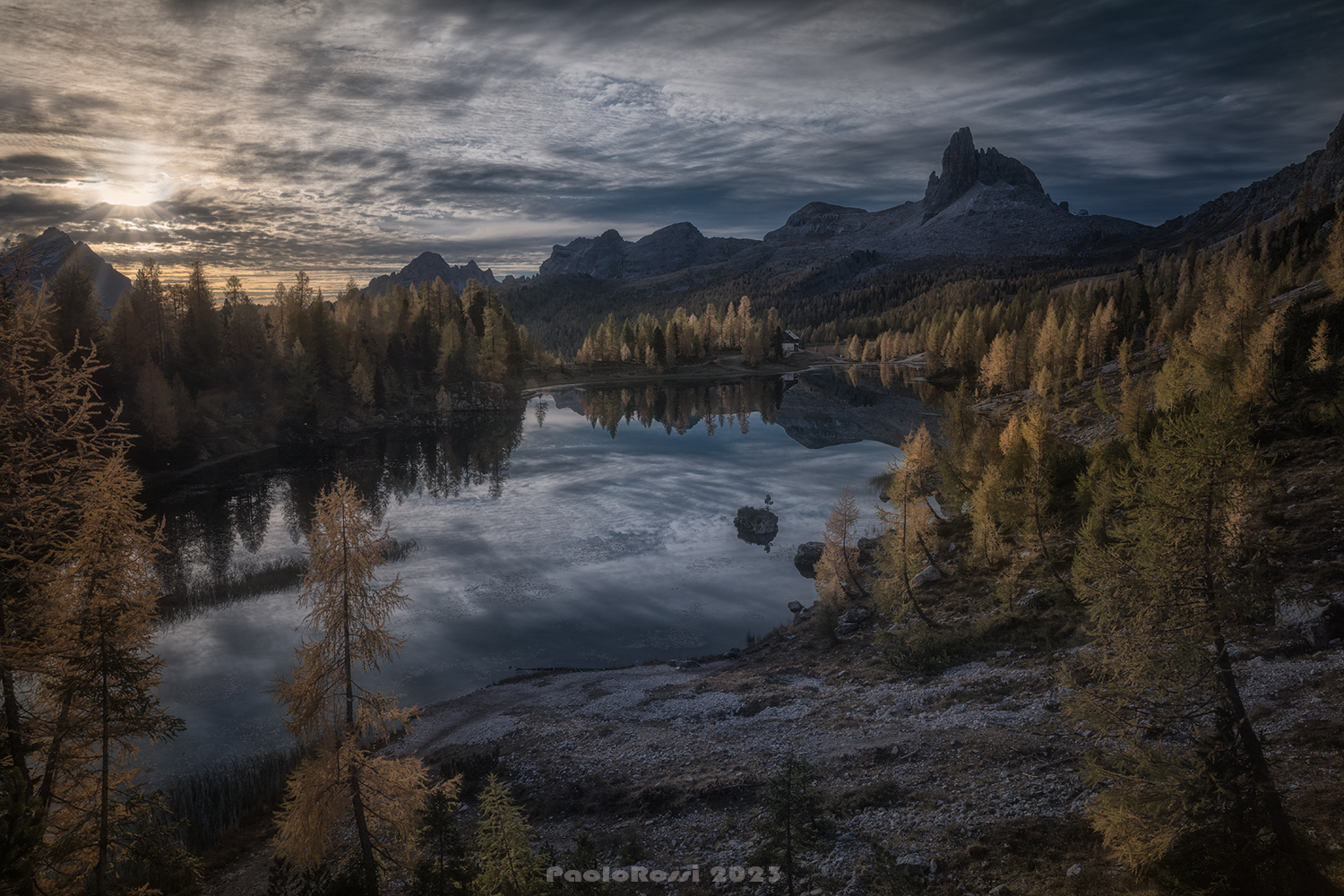 Lake Federa... First light of dawn