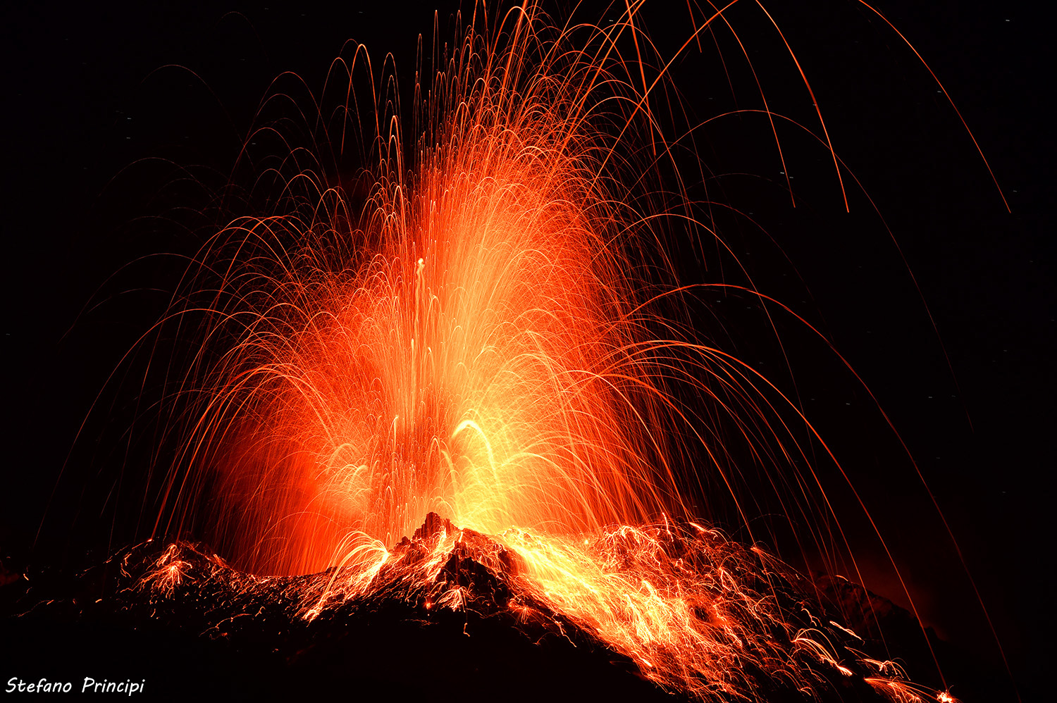 Night explosion in Stromboli