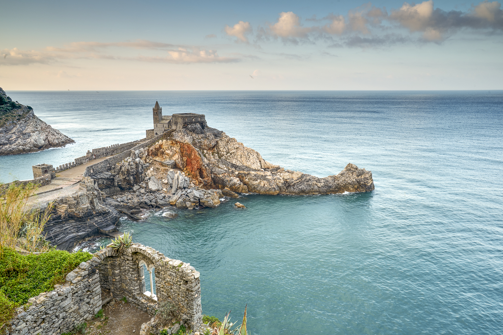 Portovenere e la sua iconica chiesetta