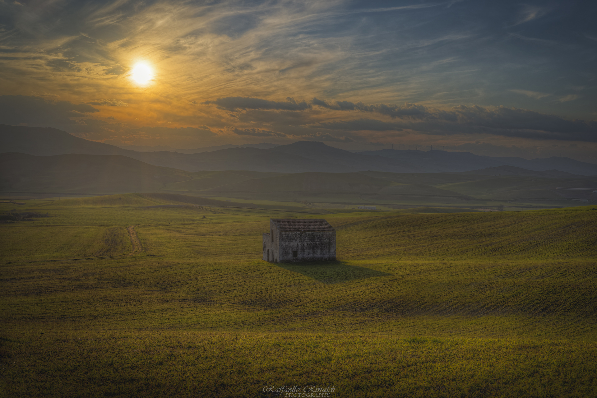 Casolare al tramonto