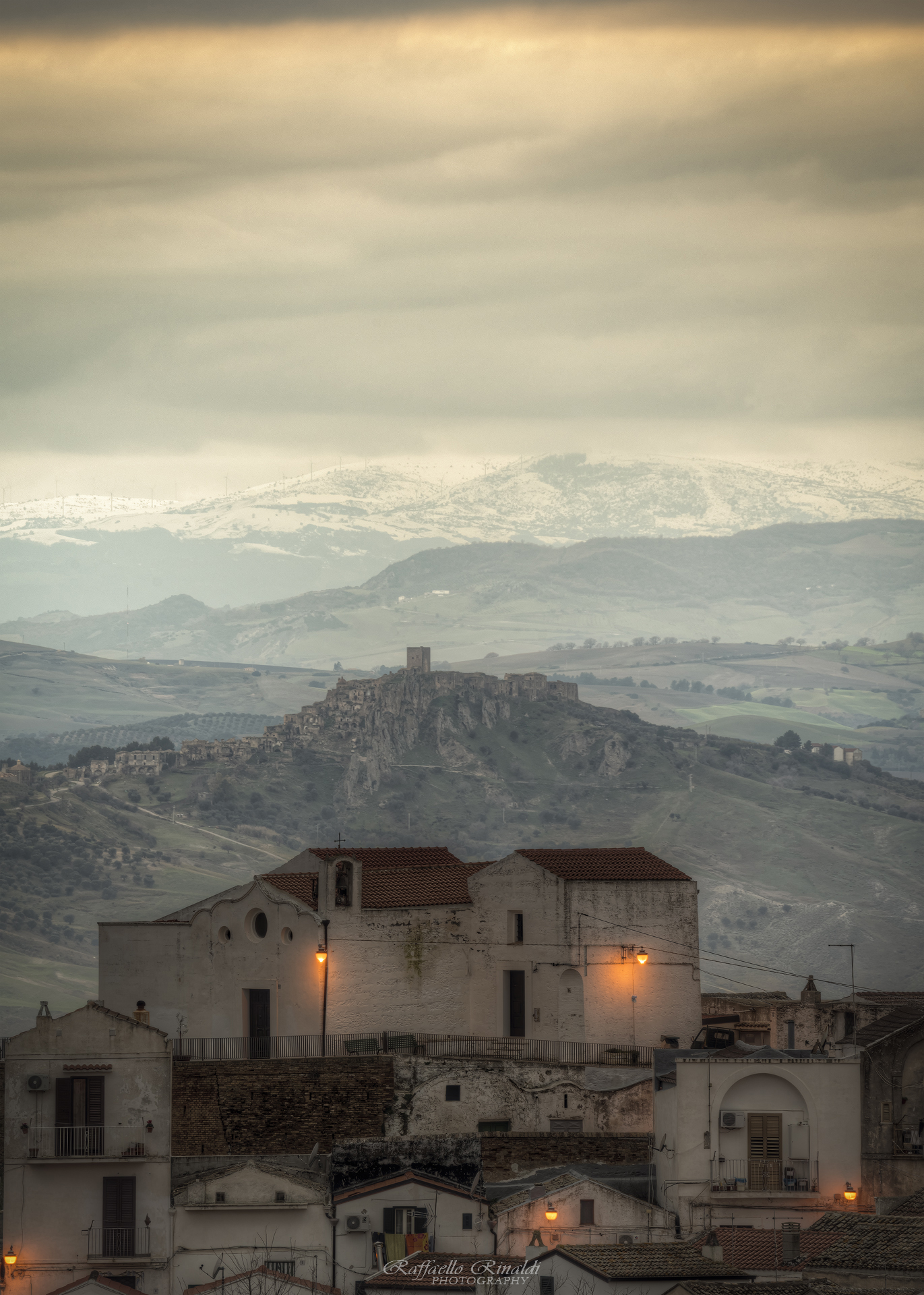 Pisticci al tramonto con Craco alle spalle