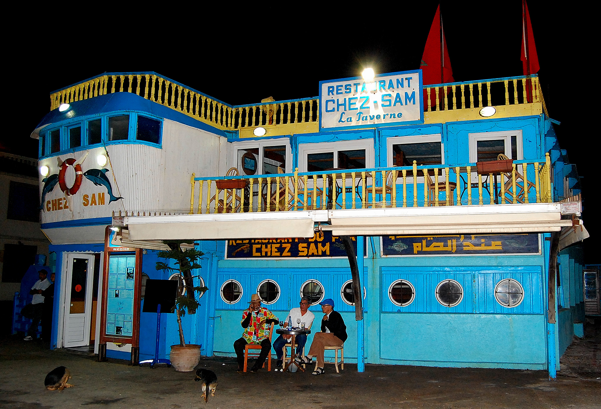 Essaouira: one last drink with friends at Sam's