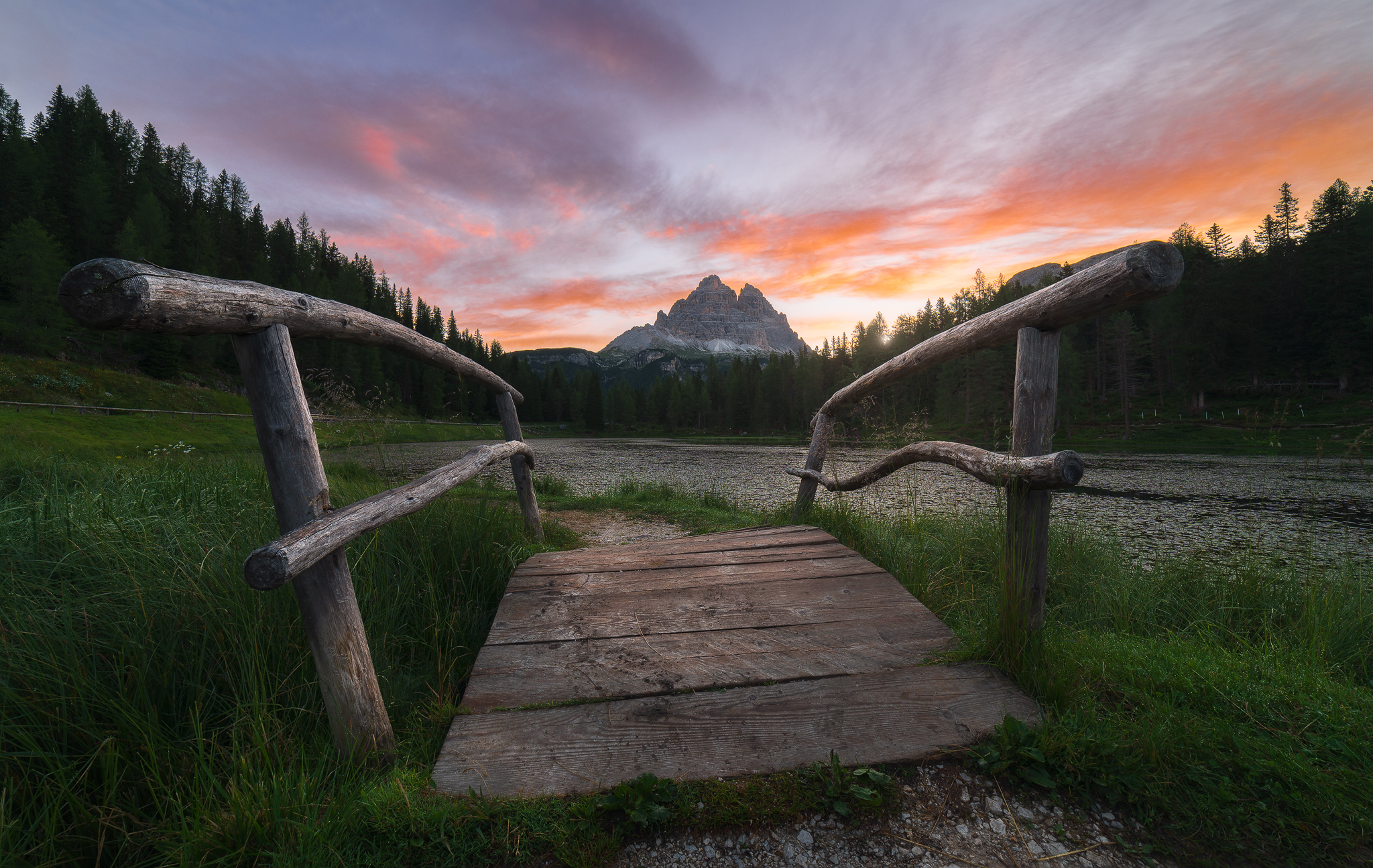 Alba sul lago di Antorno