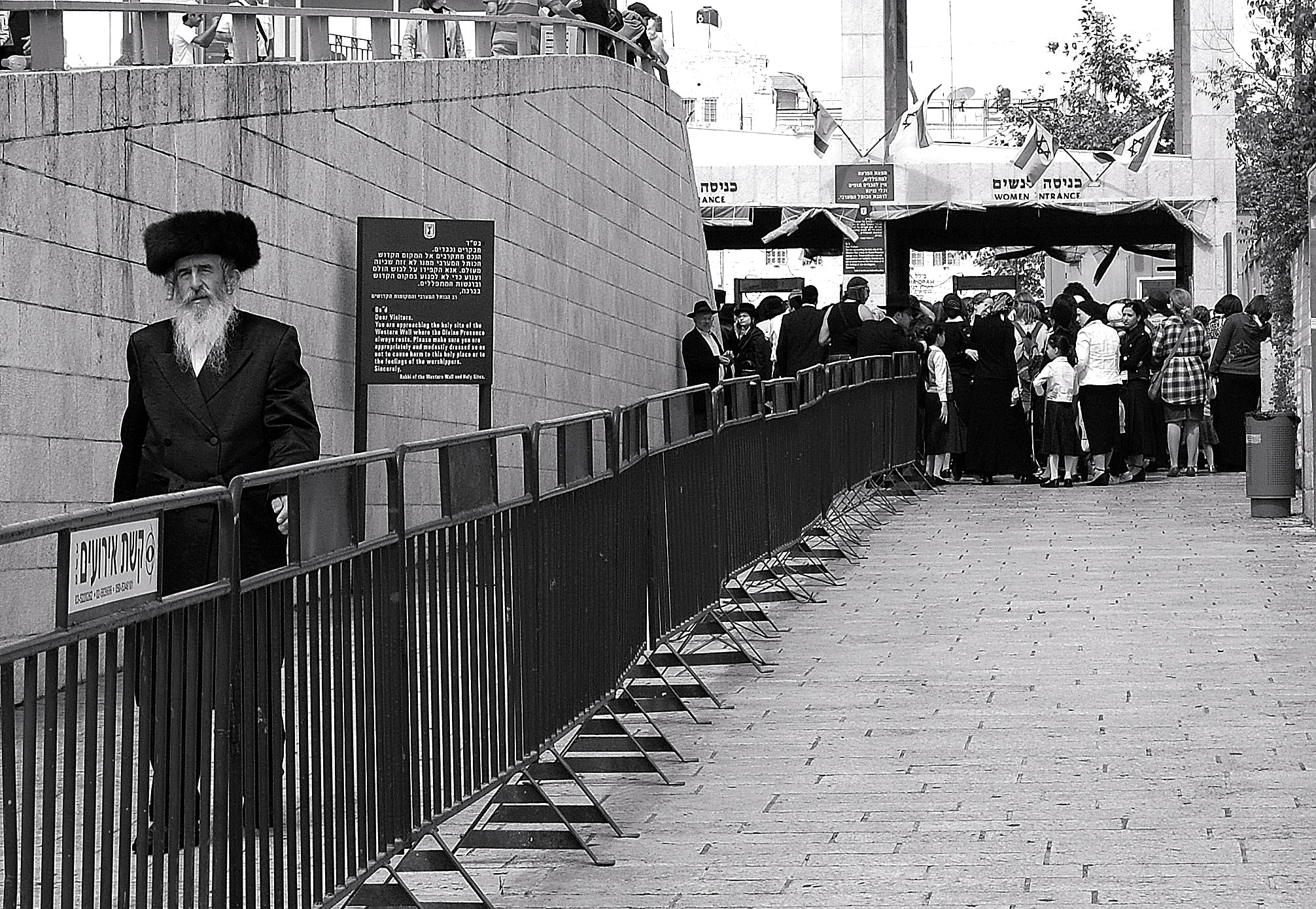 I'm leaving... too many tourists at the Western Wall