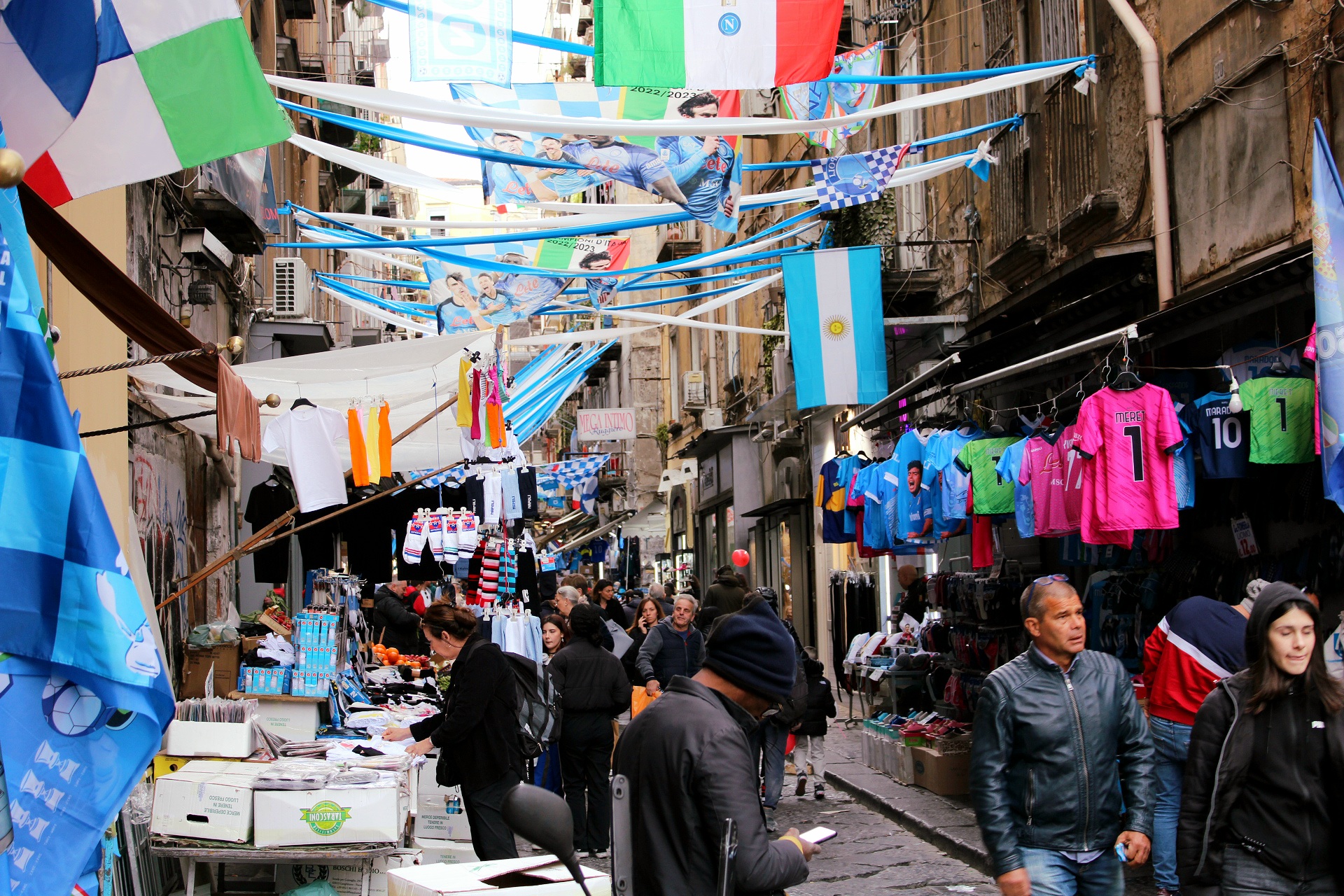 Napoli...via Pignasecca