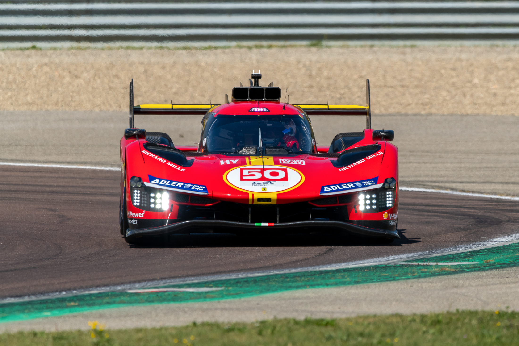 Frontale della 499p nel circuito di Fiorano