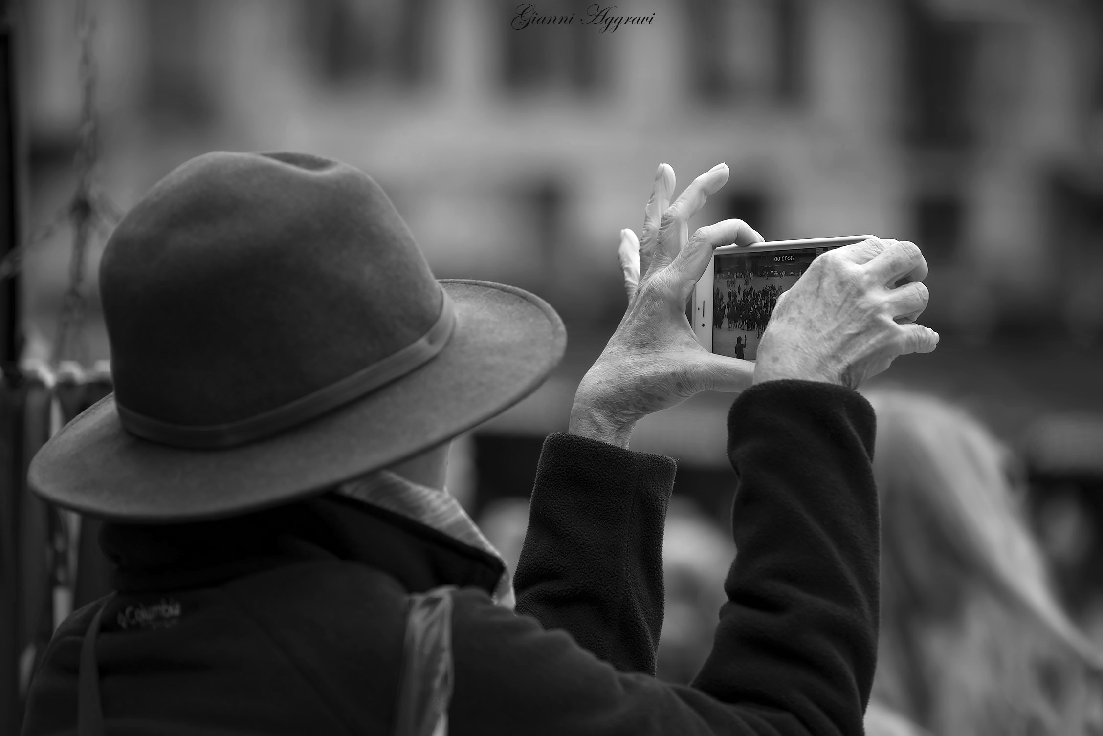 La piazza tra le dita