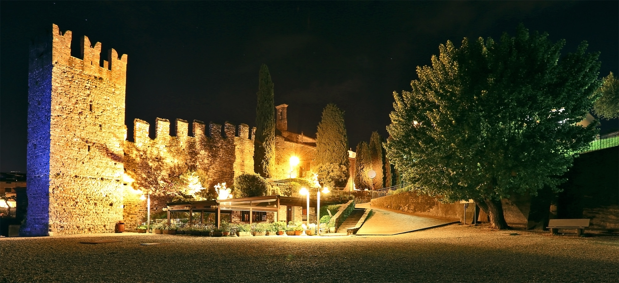 Castello visto dalla spiaggia