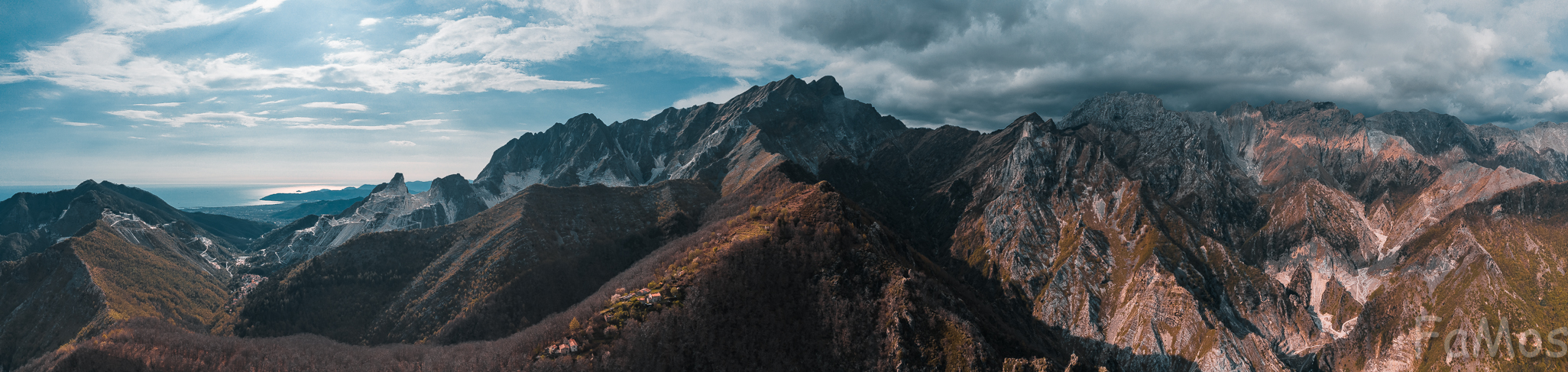 Apuan panorama at 180 degrees