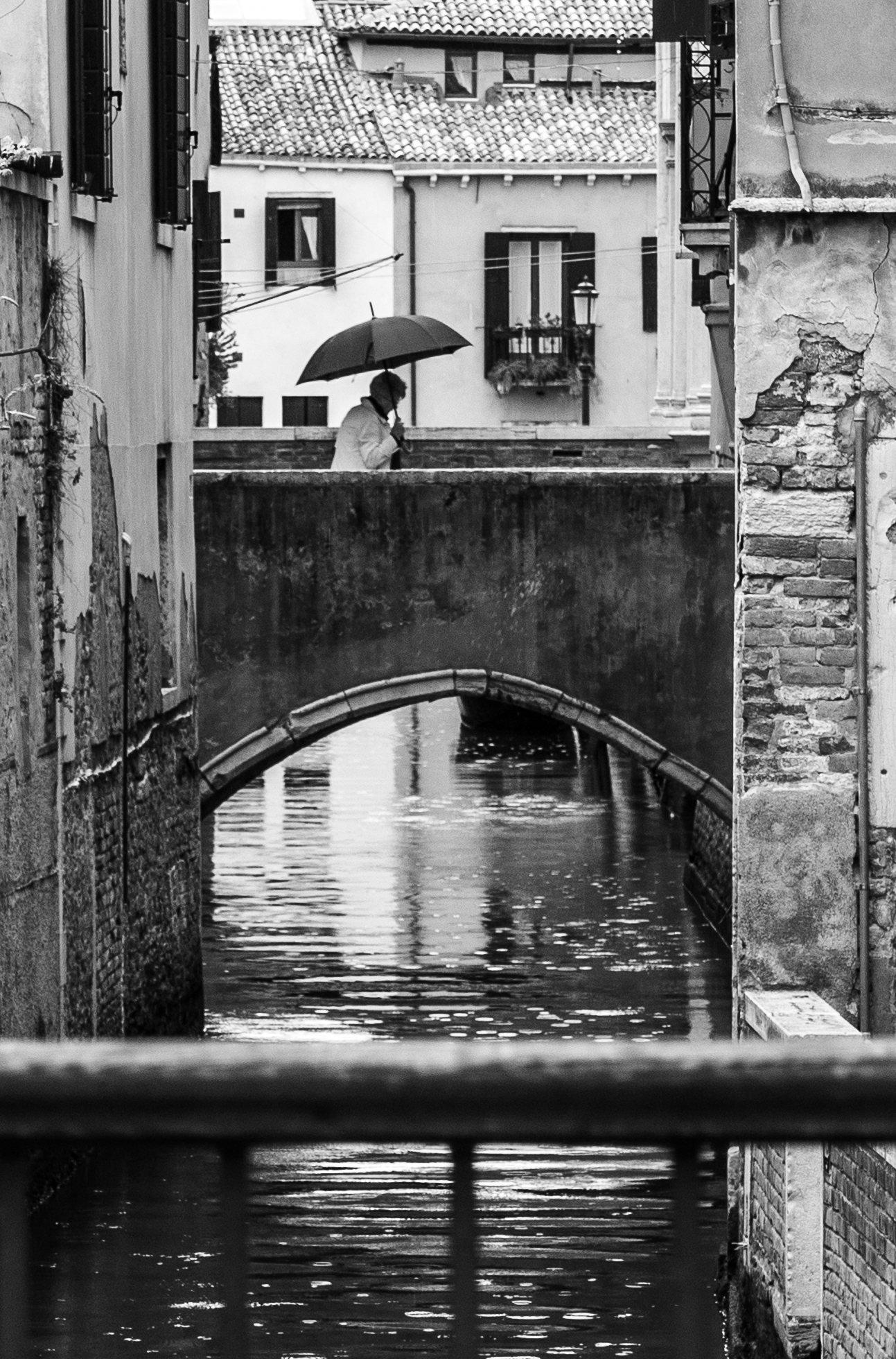 Piove appena, non c'è fretta...