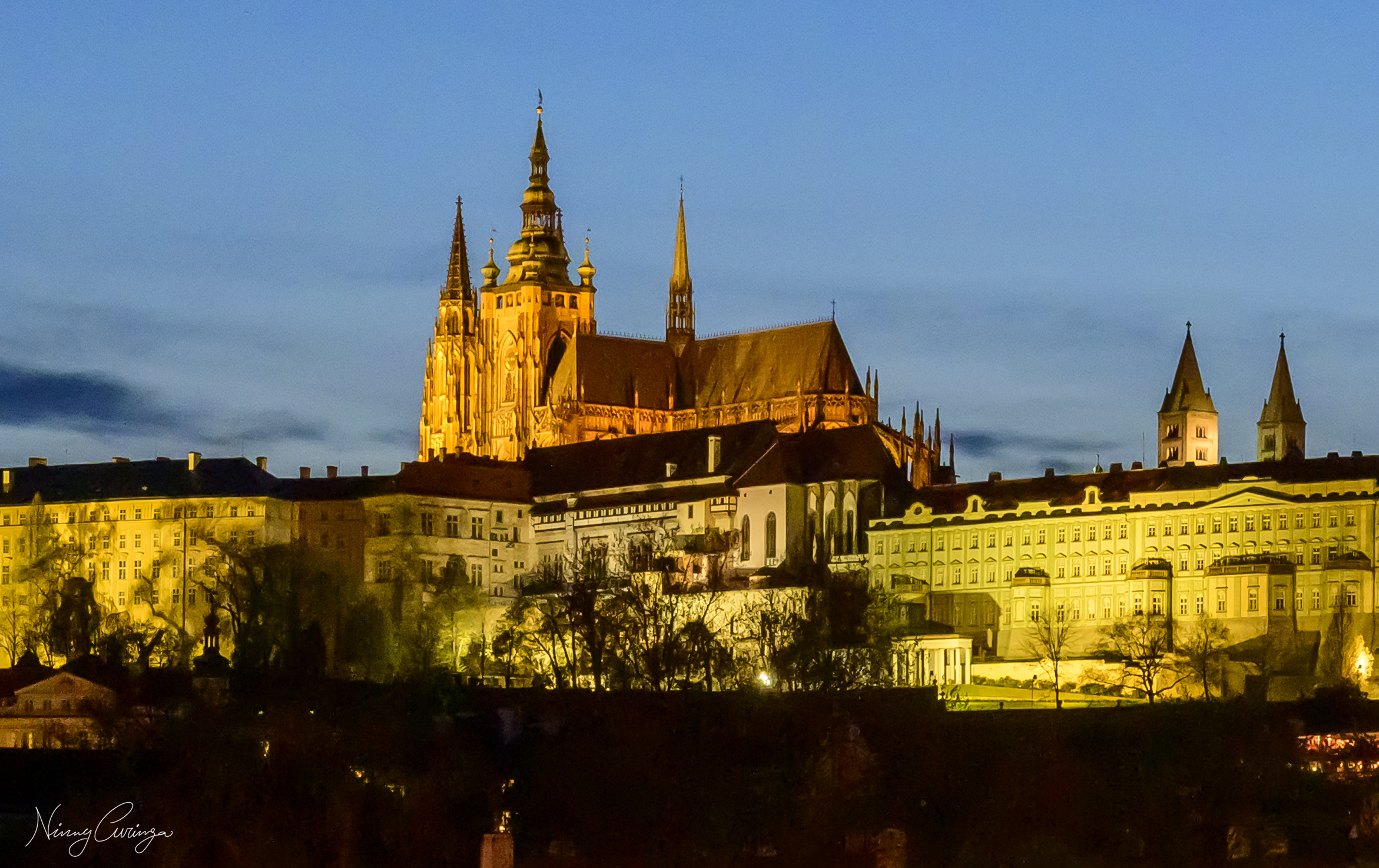 Tramonto dietro il Castello di Praga