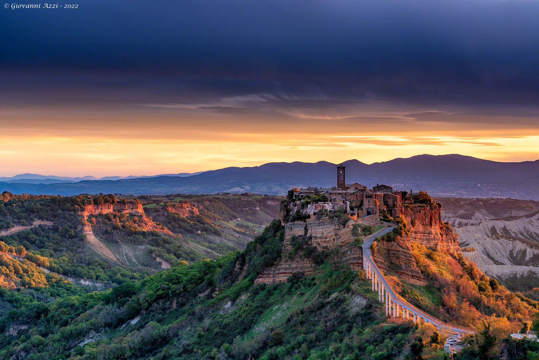 Prime luci su Civita