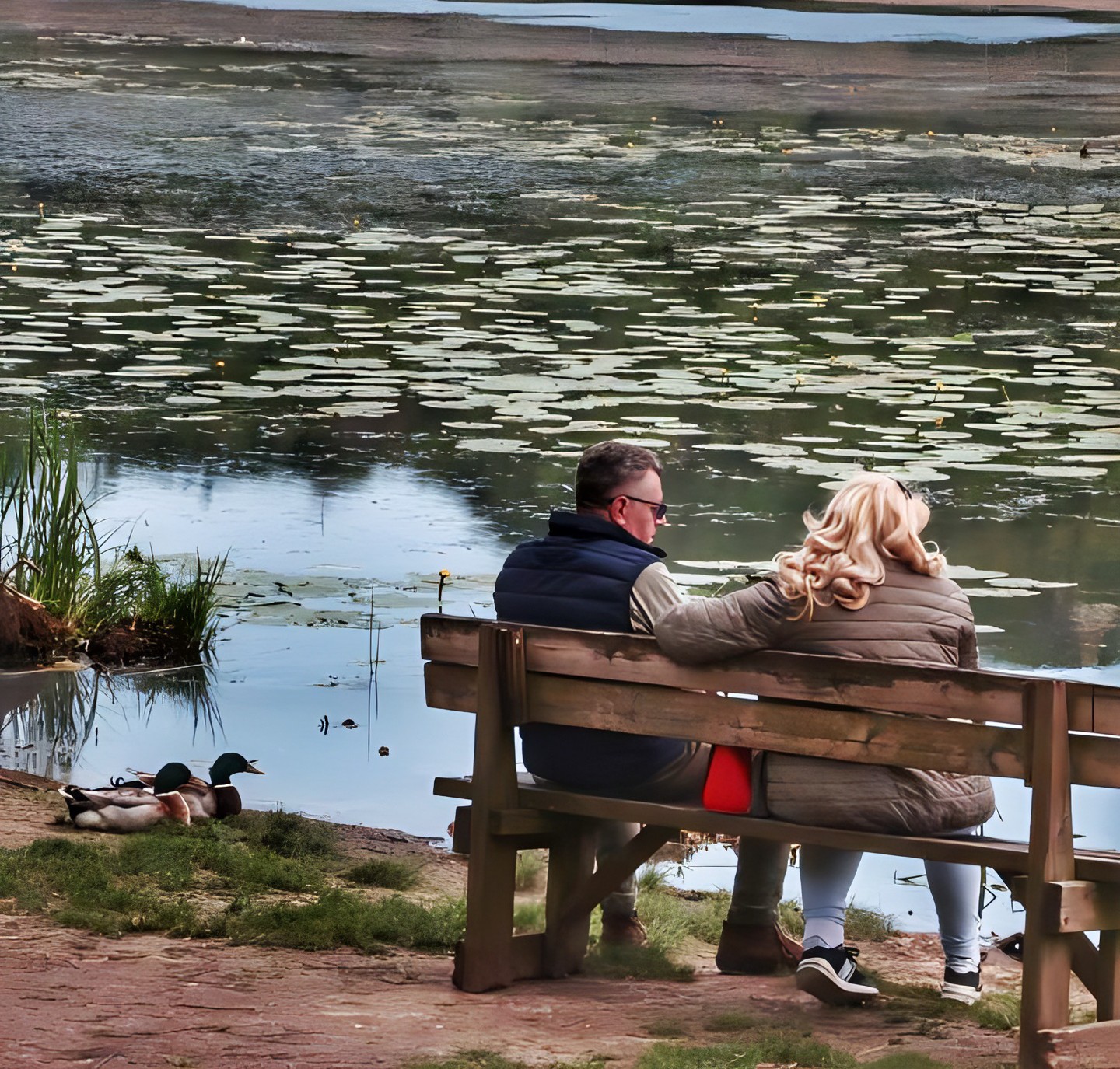 Giornata al lago con amici