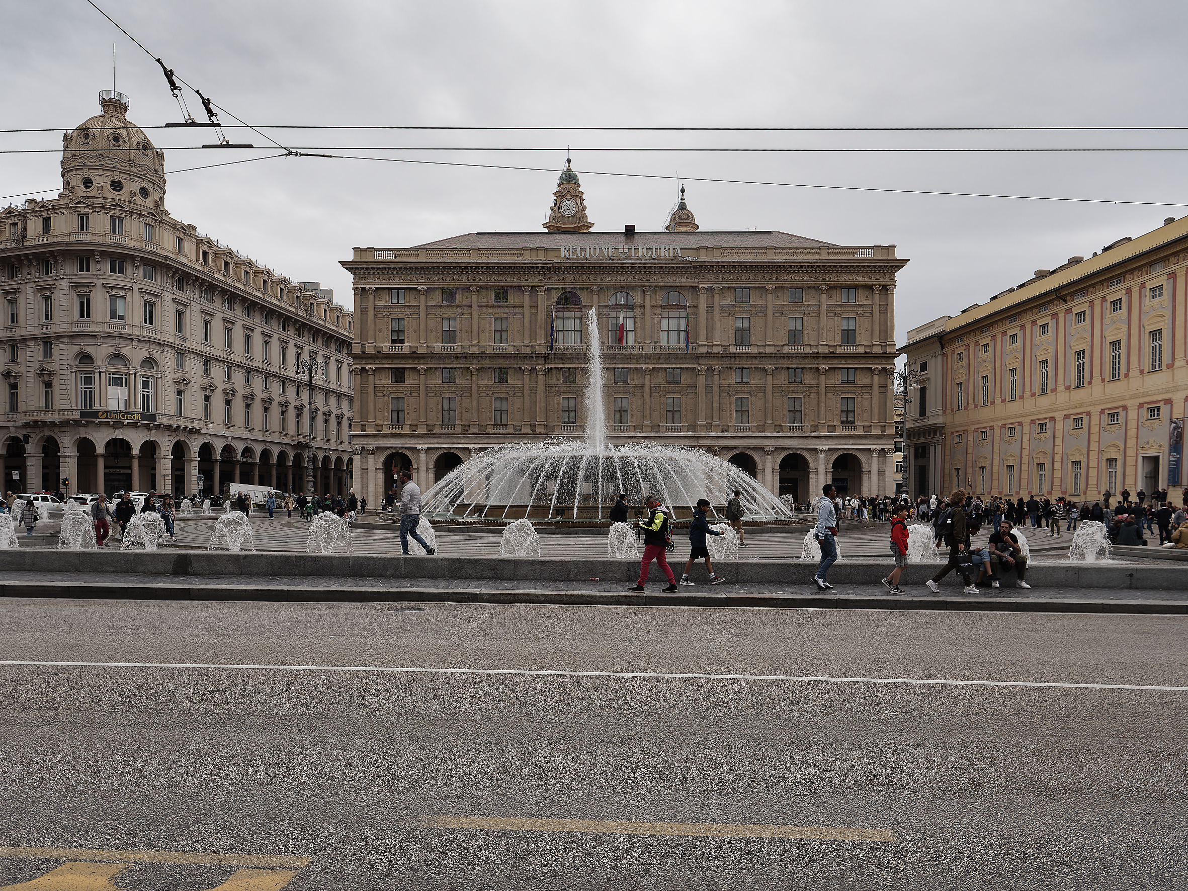 A bit of Genoa - Piazza Raffaele De Ferrari