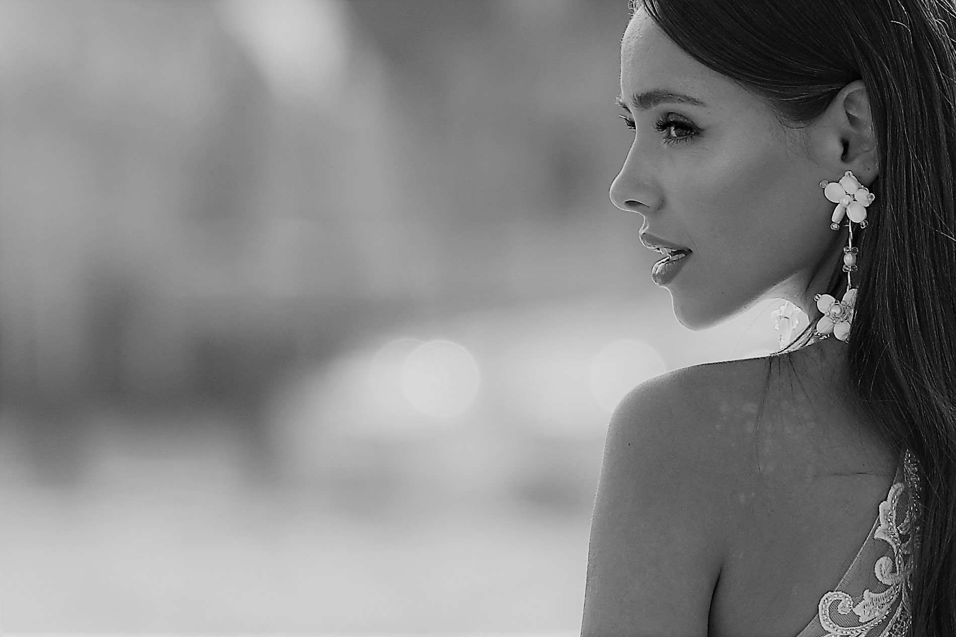 Seductive profile/BW