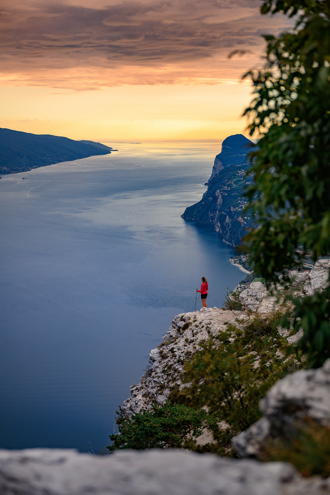 La scogliera sul lago.