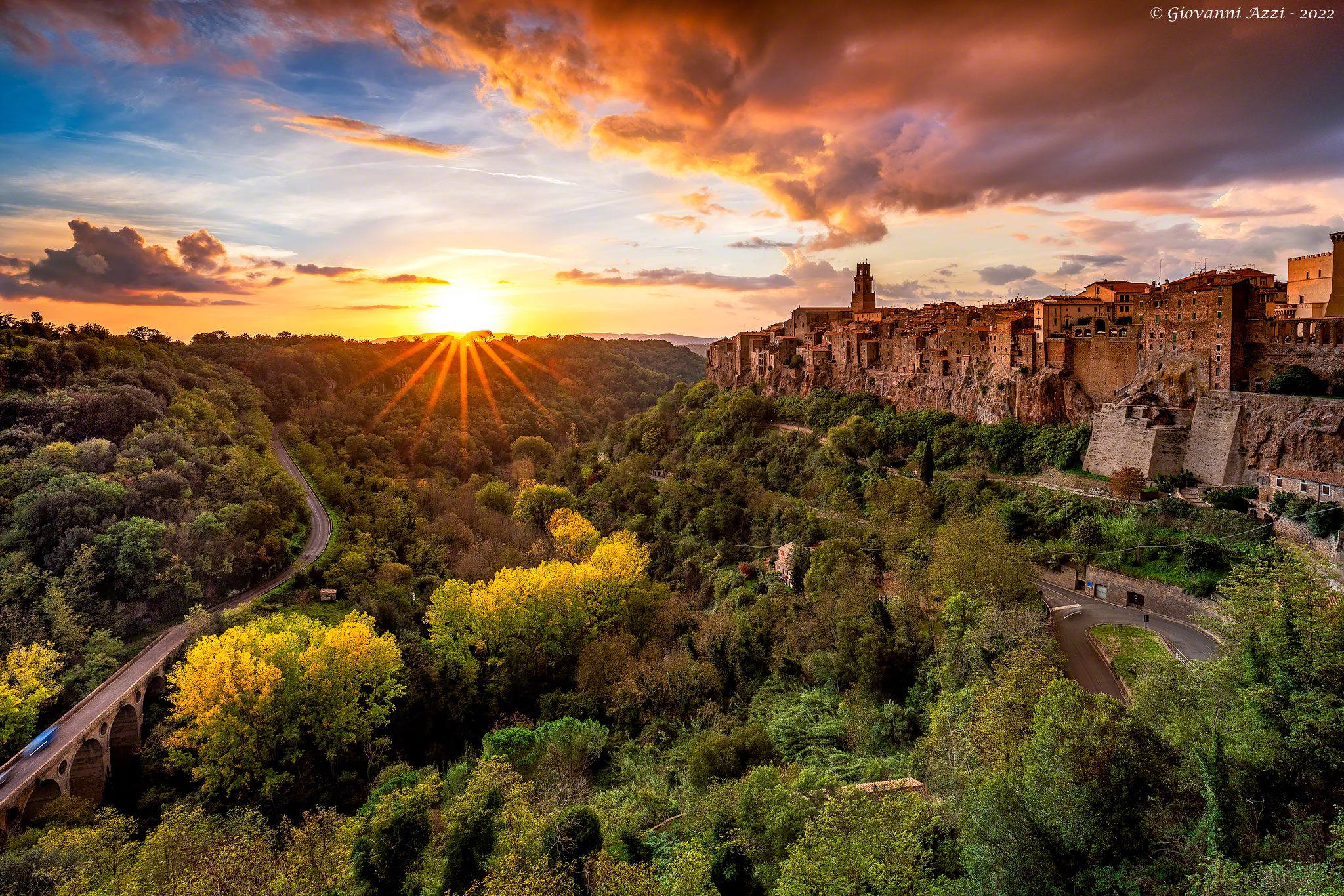 Tramonto autunnale a Pitigliano
