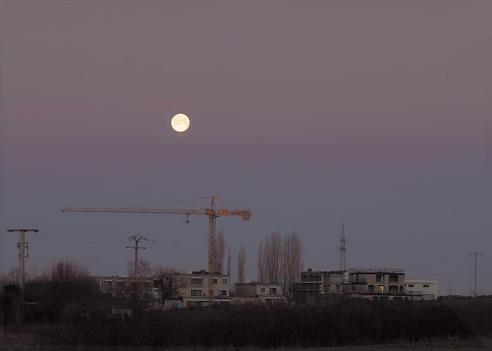 Luna piena mattutina