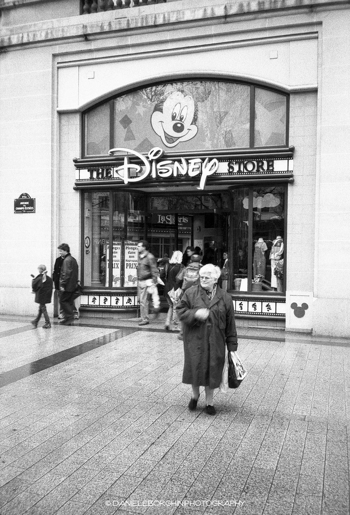 Crowd at Disney Store