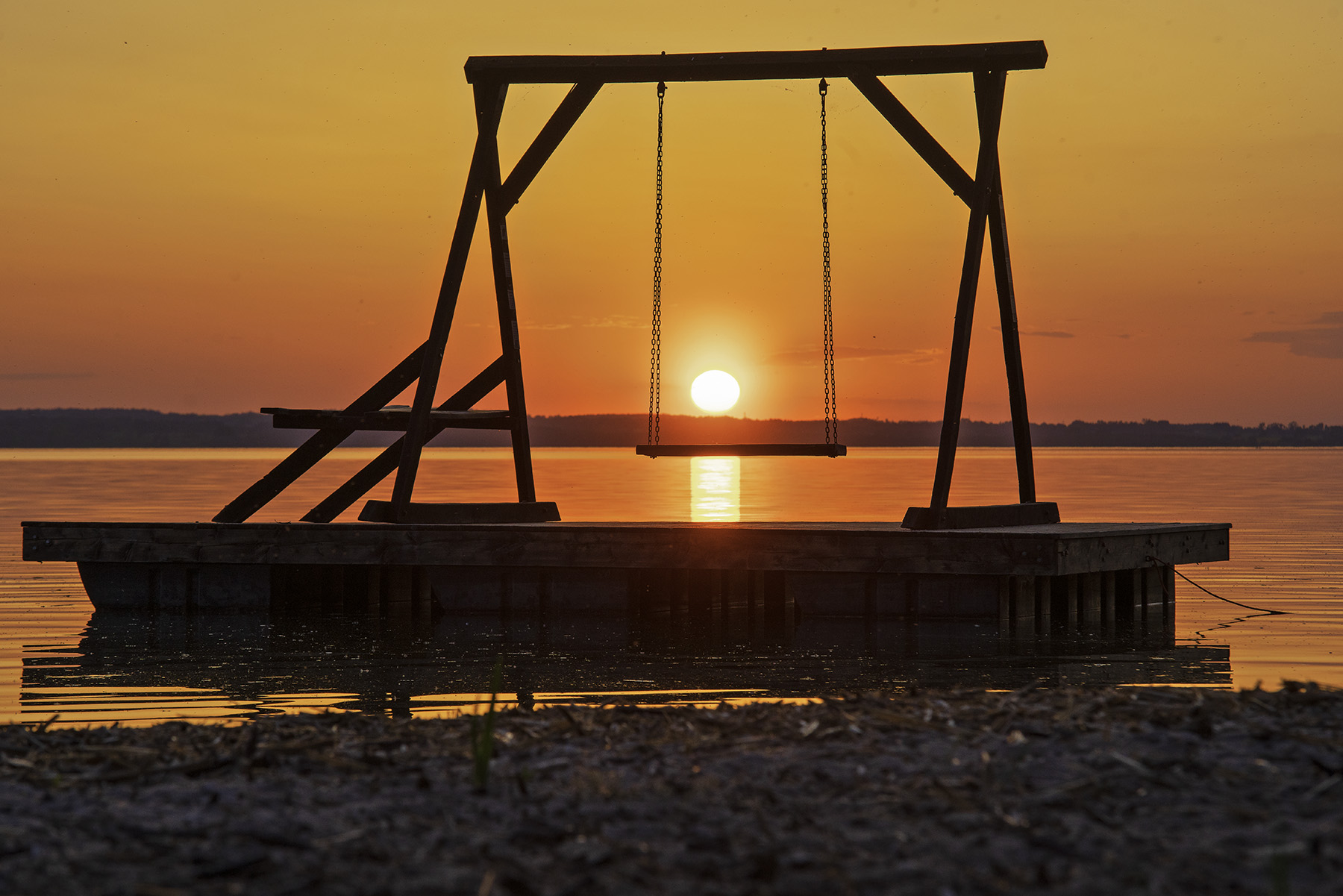 Sole sulle altalene...