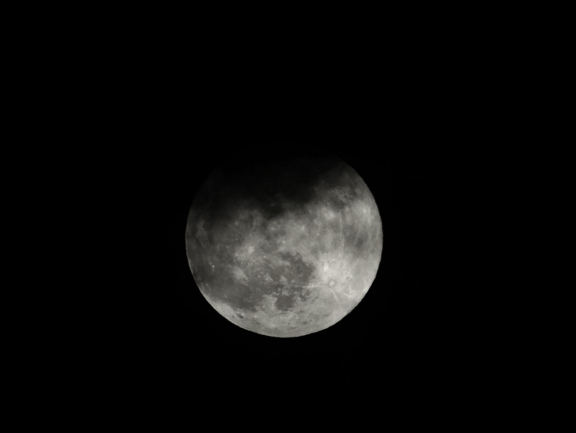 Tutti siamo come la luna abbiamo una parte oscura