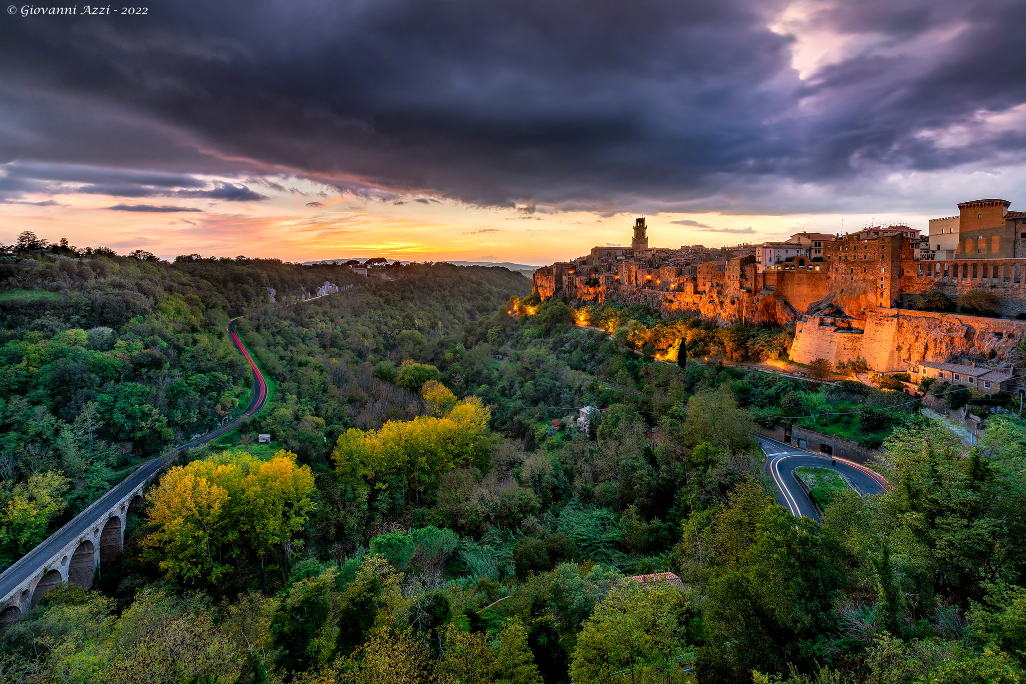 Si accendono le luci a Pitigliano