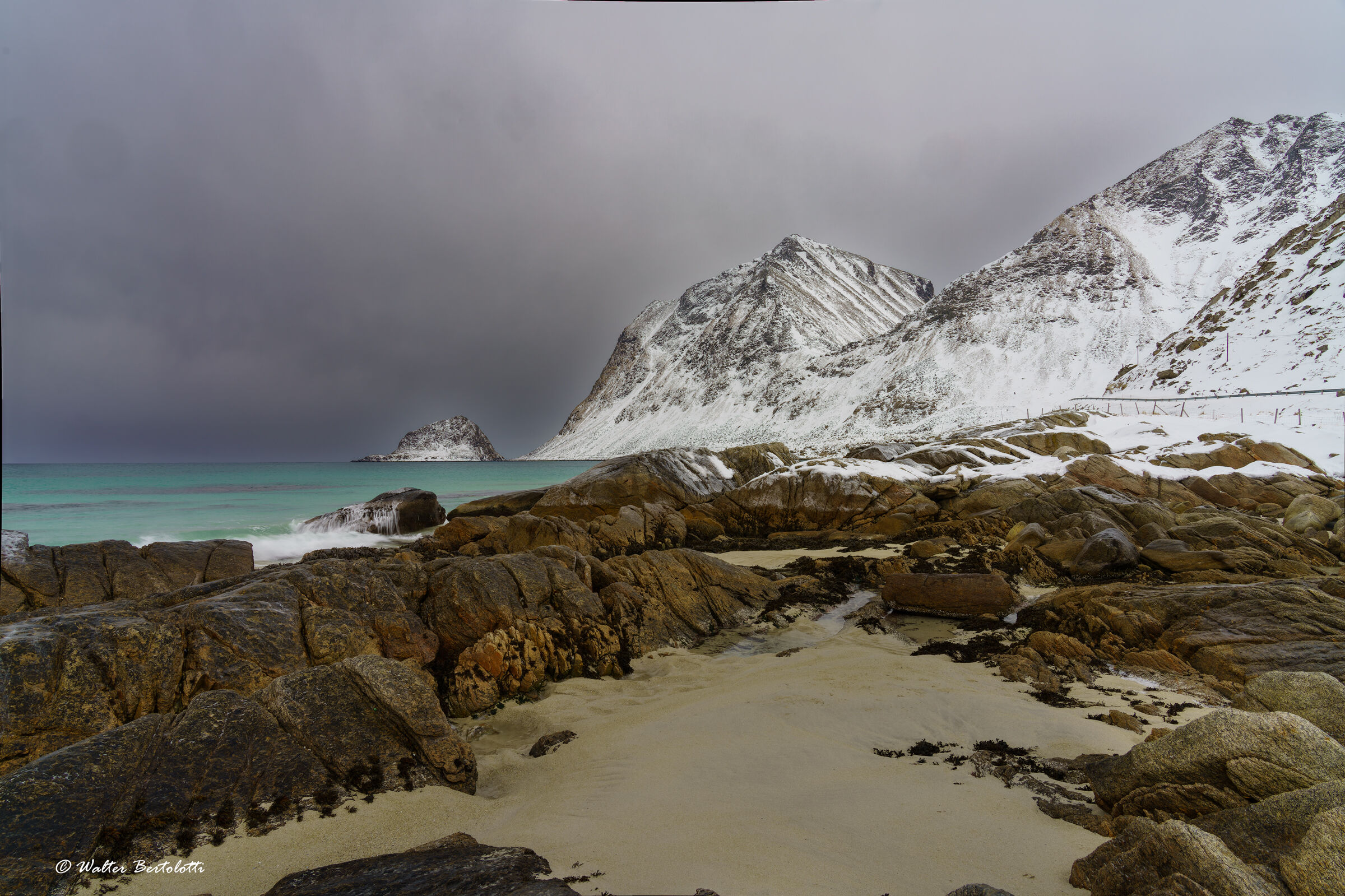 una fredda mattina sul mare