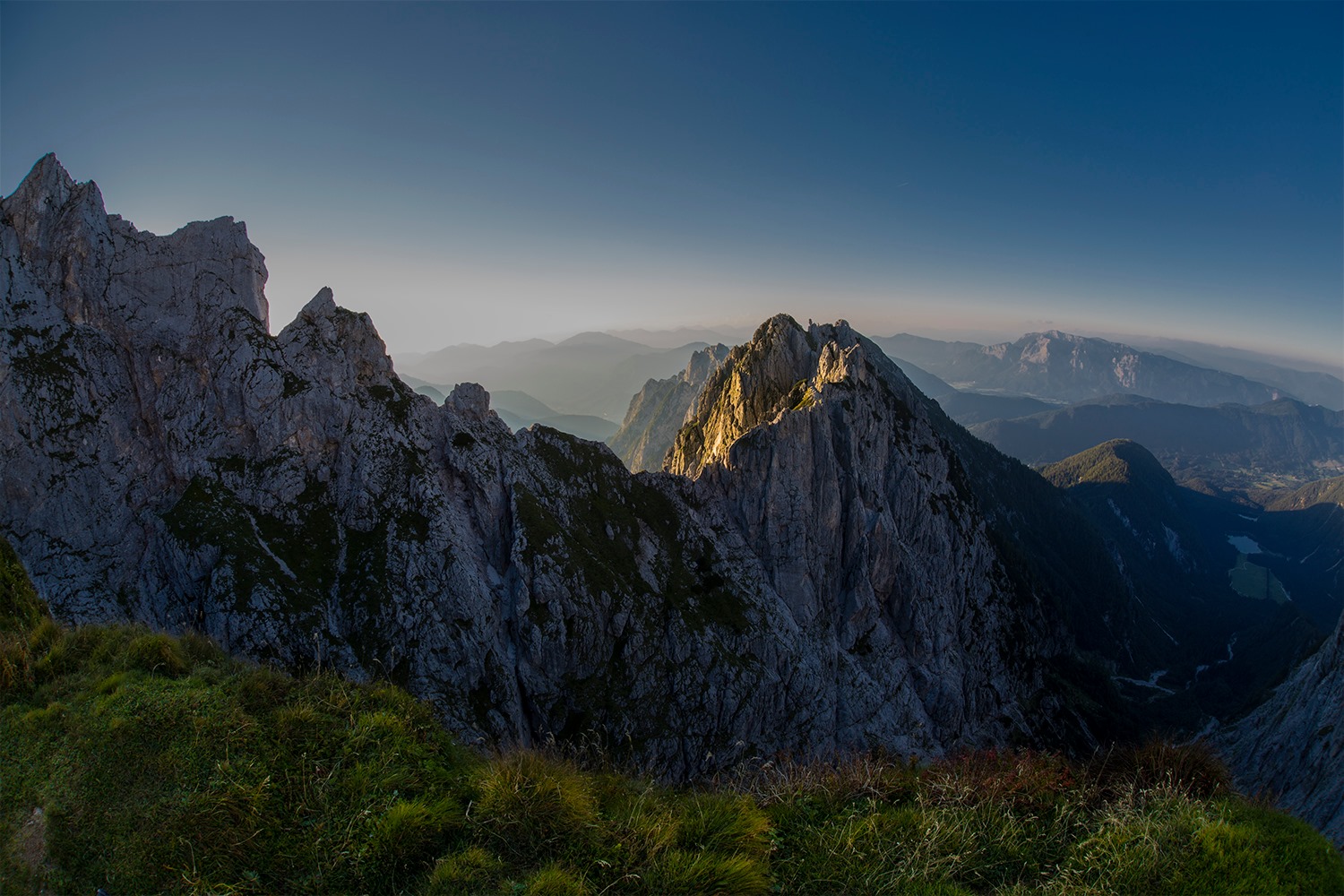 Tramonto fra le montagne