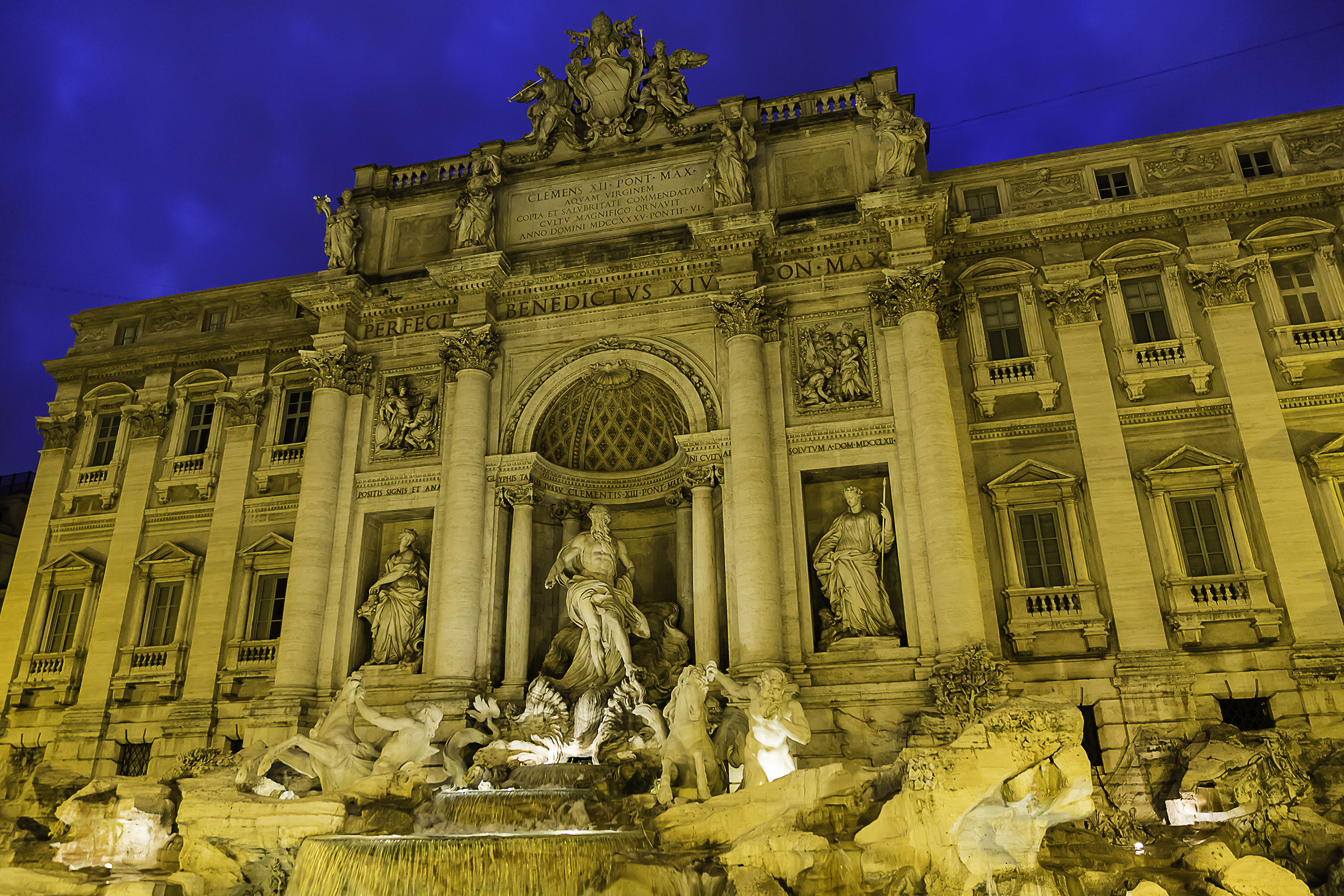 Trevi fountain "blue hour"