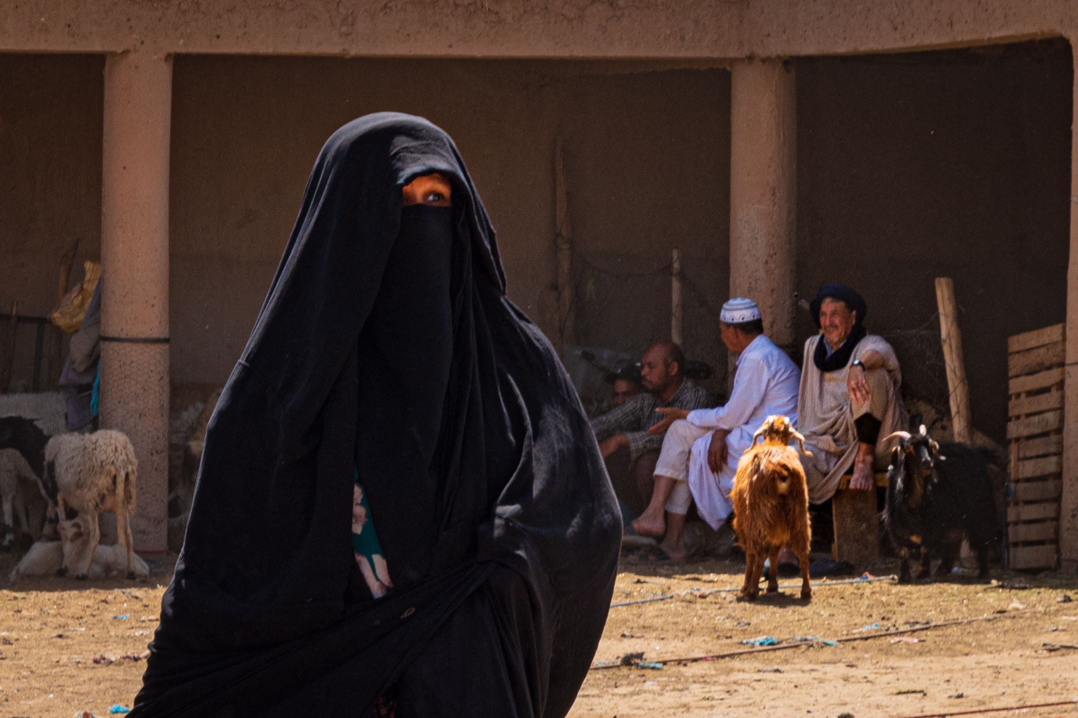 woman with burqa at Rissani market