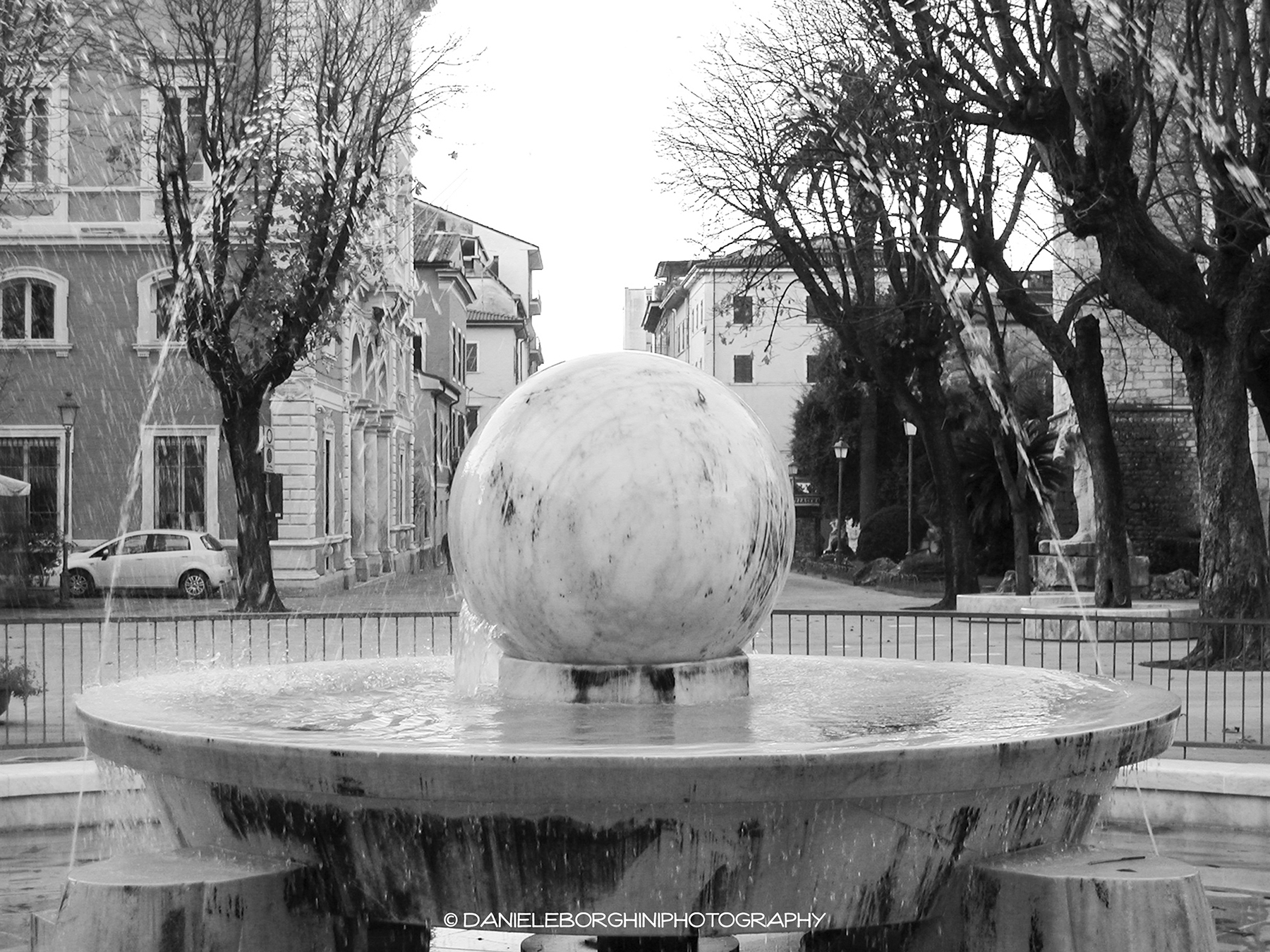 Sfera in piazza