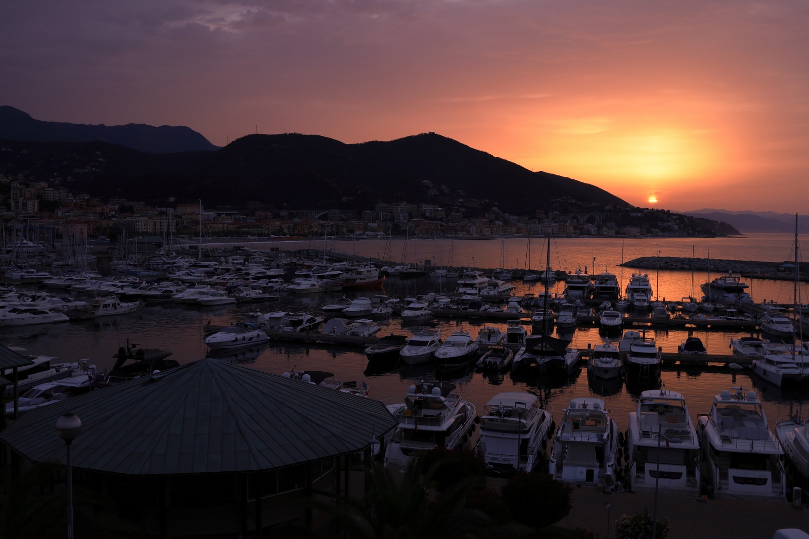 L inizio di un nuovo giorno a Varazze