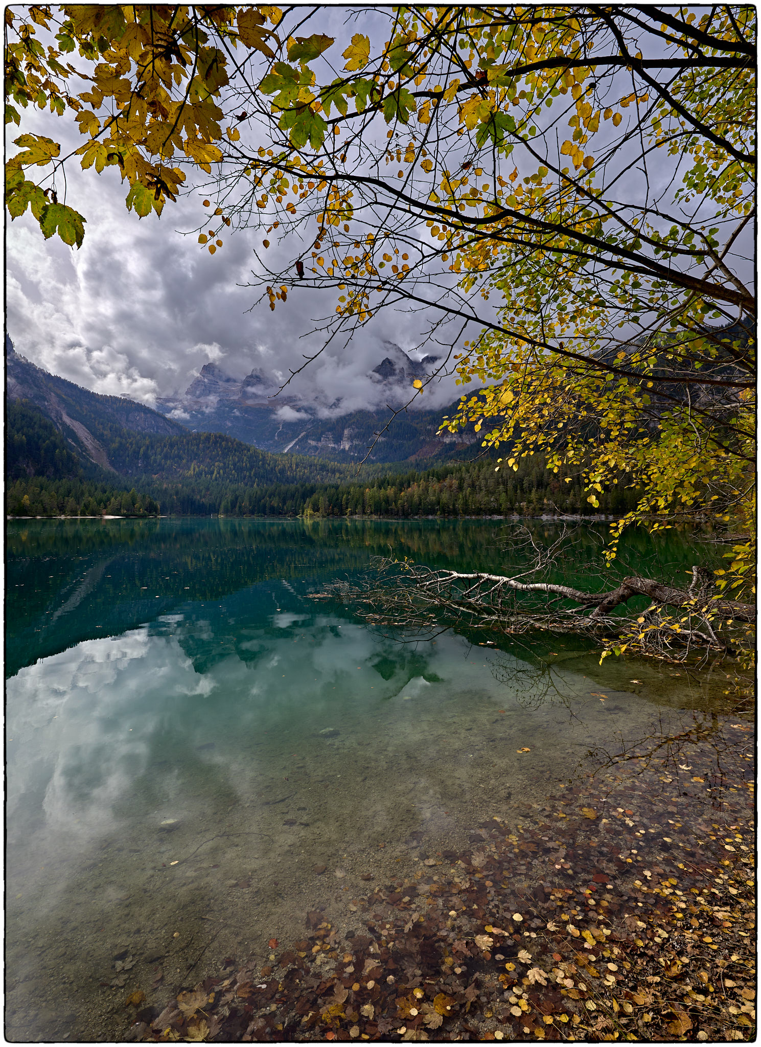Lake Tovel in autumn