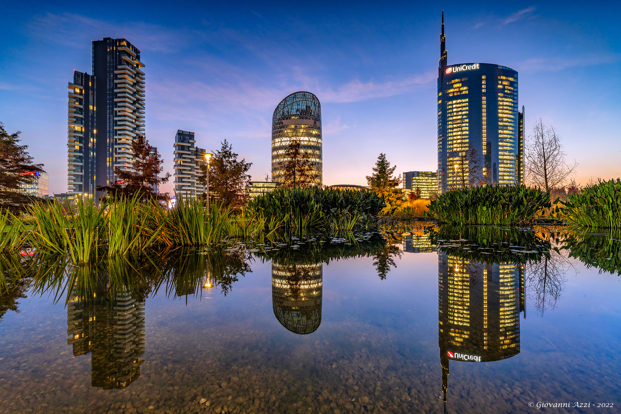 Riflessi di Piazza Gae Aulenti al tramonto