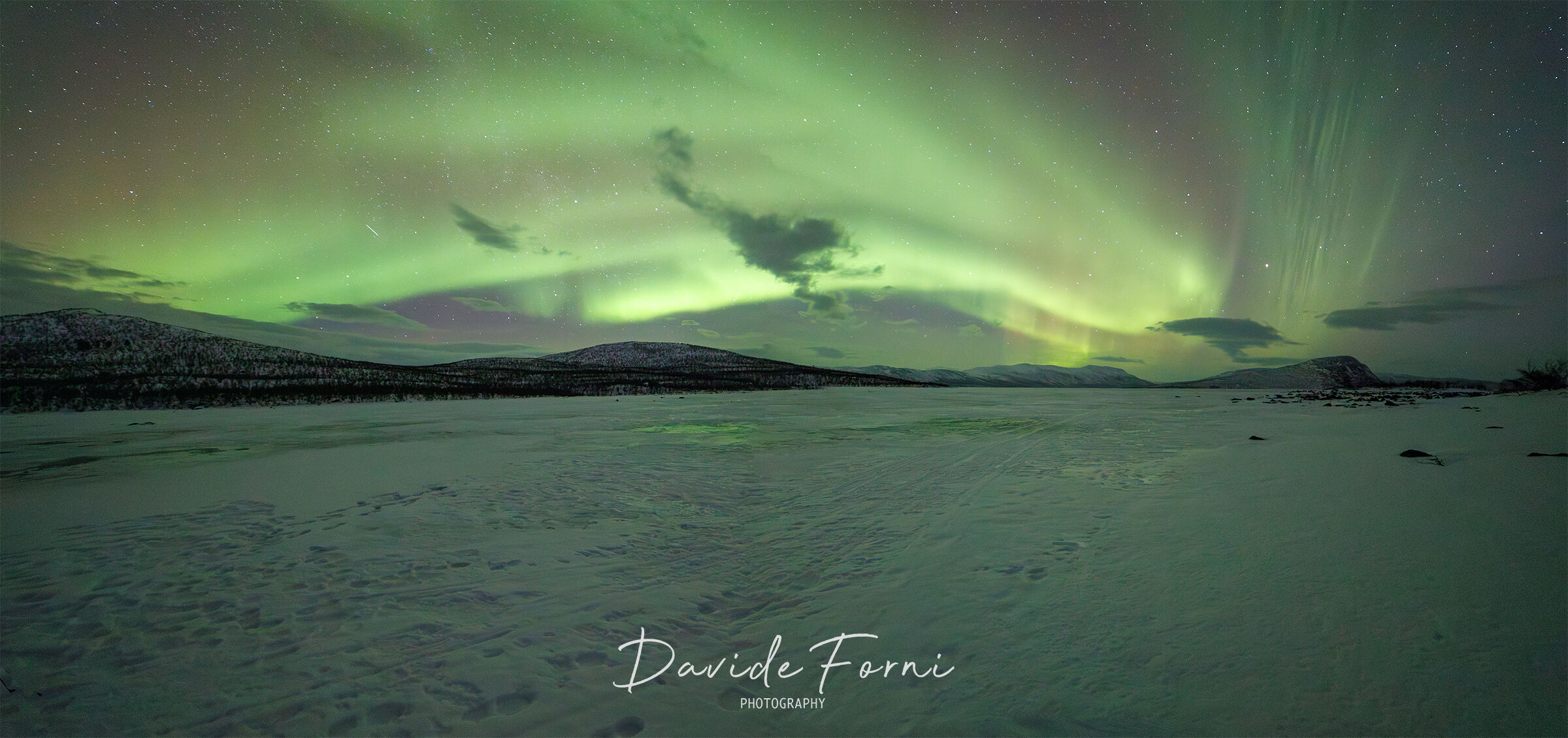 Aurora Boreale sul lago di Tornetrask (Panoramica)