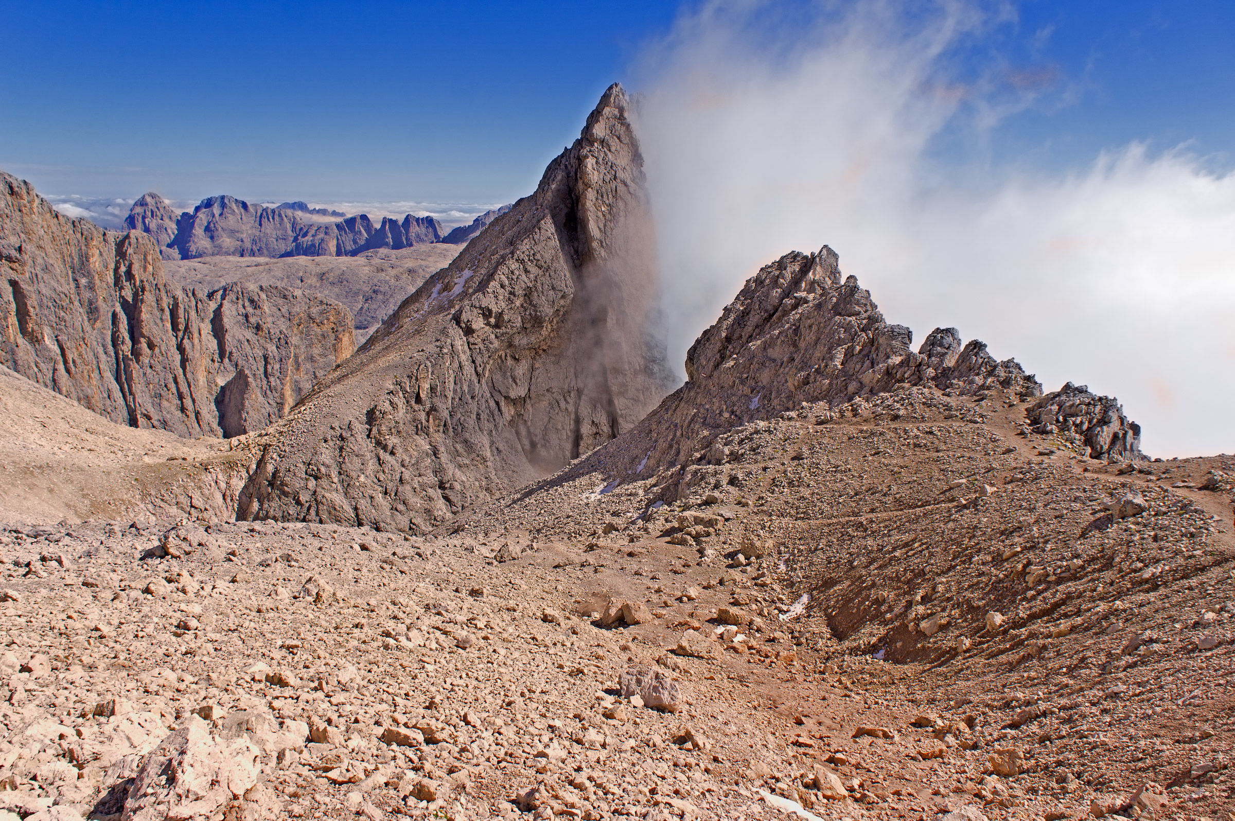 At the exit of the railway Bolver-Lugli