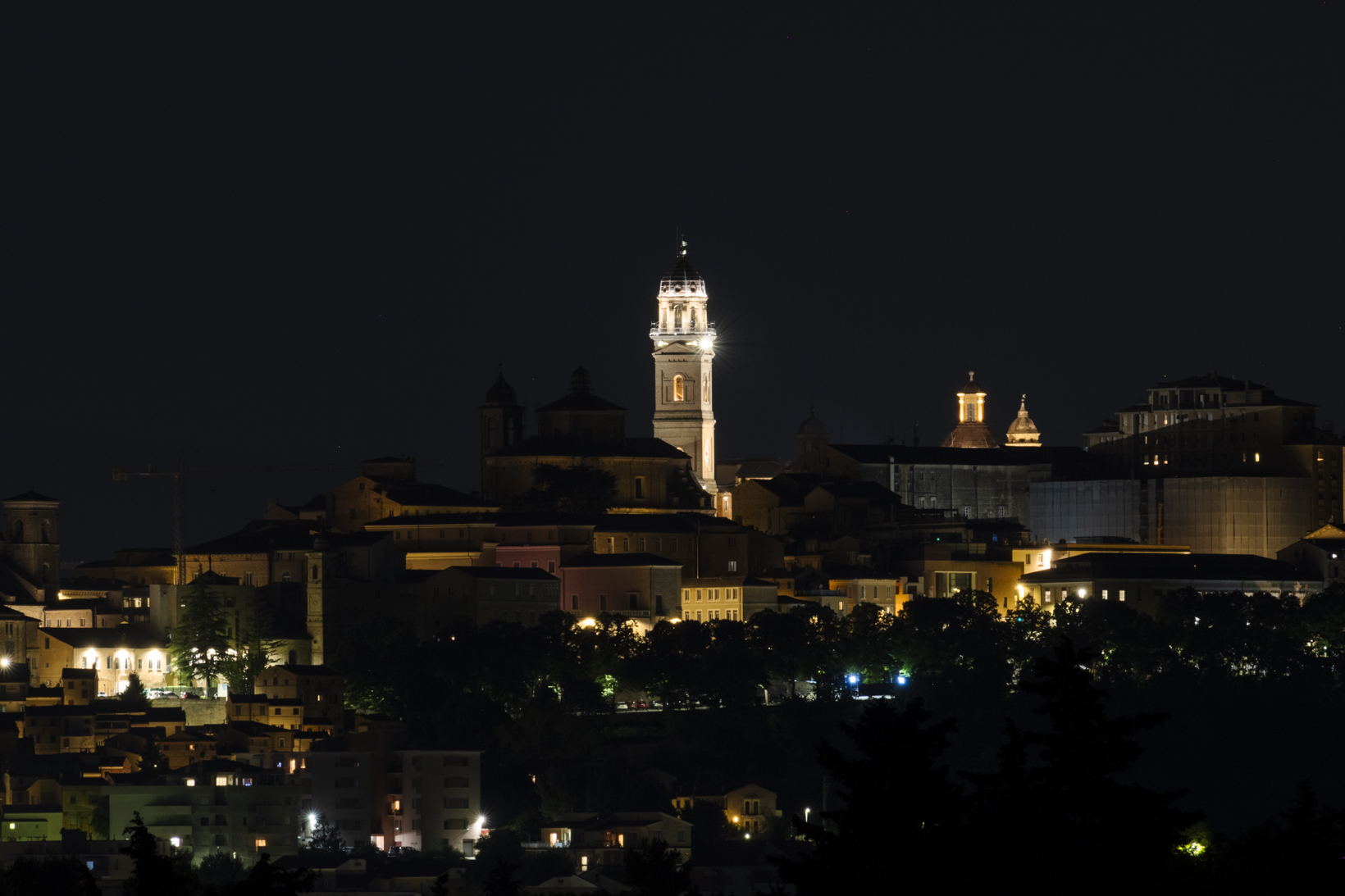 Macerata profilo notturno